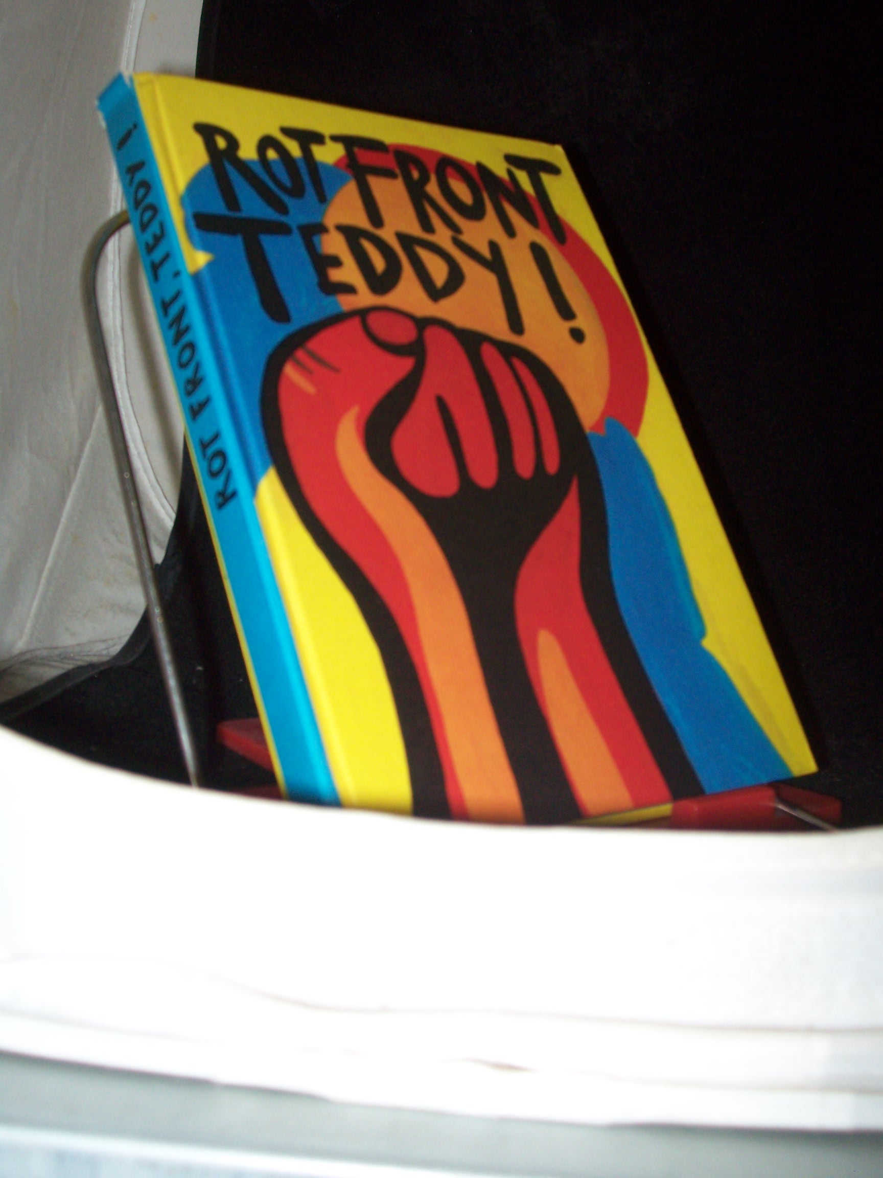 Artikelbild 1 des Artikels “Rot Front, Teddy! : e. Lesebuch für Thälmannpioniere / hrsg. von
Reimar Dänhardt “