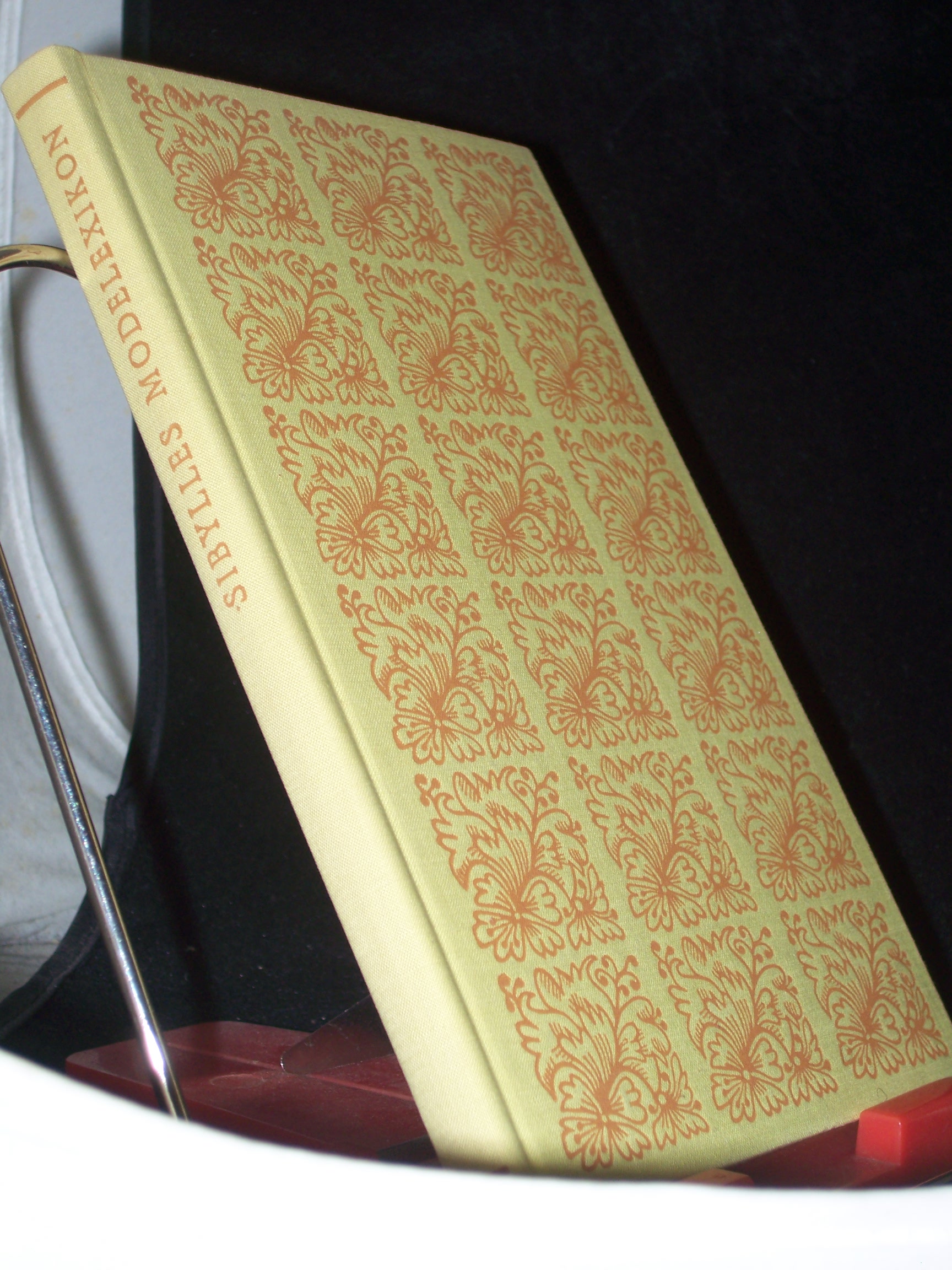 Artikelbild 1 des Artikels “Sybilles Modelexikon : ABC der Mode / [Hrsg.: Margot Pfannstiel. Ill.:
Gisela Röder] “