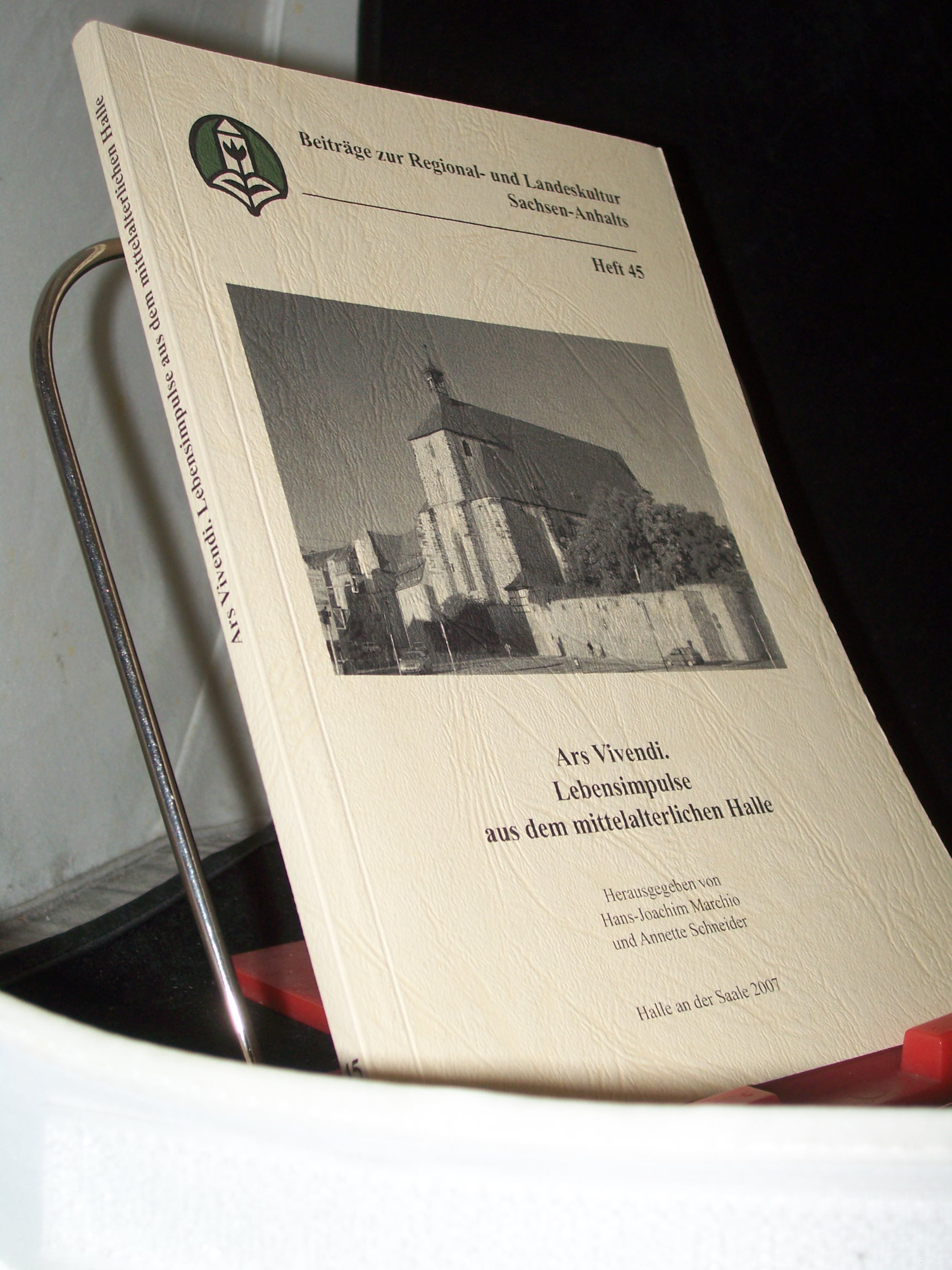 Artikelbild 1 des Artikels “Ars Vivendi. Lebensimpulse aus dem mittelalterlichen Halle : Beiträge des Landesheimatbundes Sachsen-Anhalt e.V. und der Katholischen Akademie des Bistums Magdeburg zum Jubiläum der Stadt Halle im Jahr 2006 / hrsg. von Hans-Joachim Marchio “