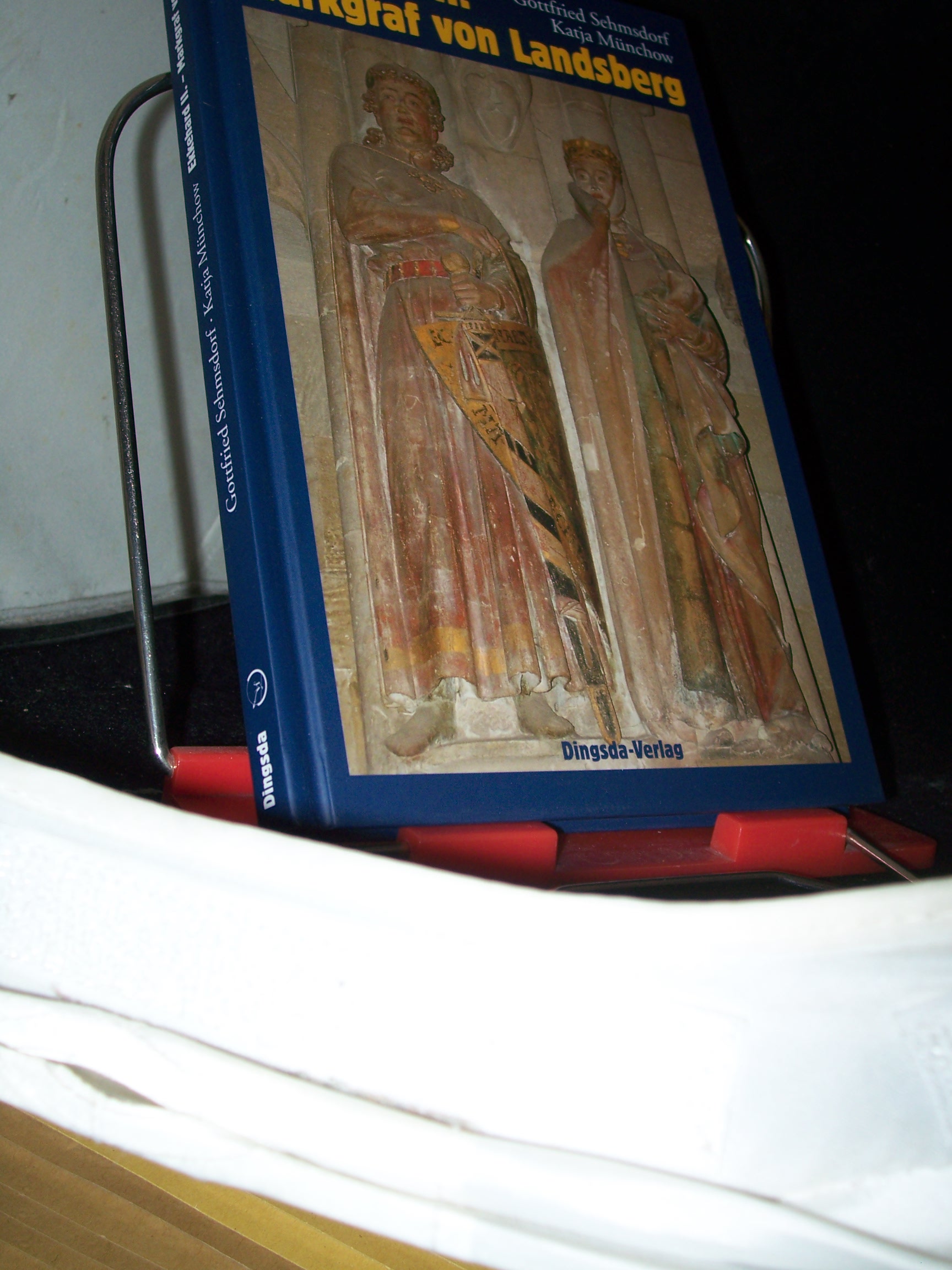 Artikelbild 1 des Artikels “Ekkehard II. Markgraf von Landsberg : der Aufstieg der Wettiner - eine
Geschichte von Schuld und Sühne / Gottfried Sehmsdorf ; Katja
Münchow “