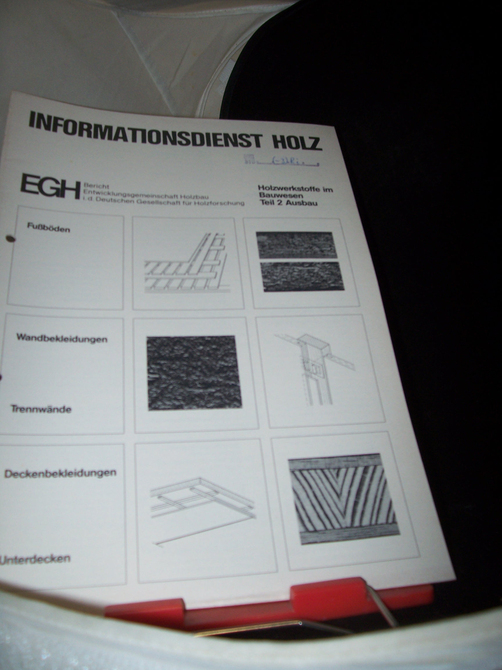 Artikelbild 1 des Artikels “Holzwerkstoffe im Bauwesen, Teil 2 Ausbau “