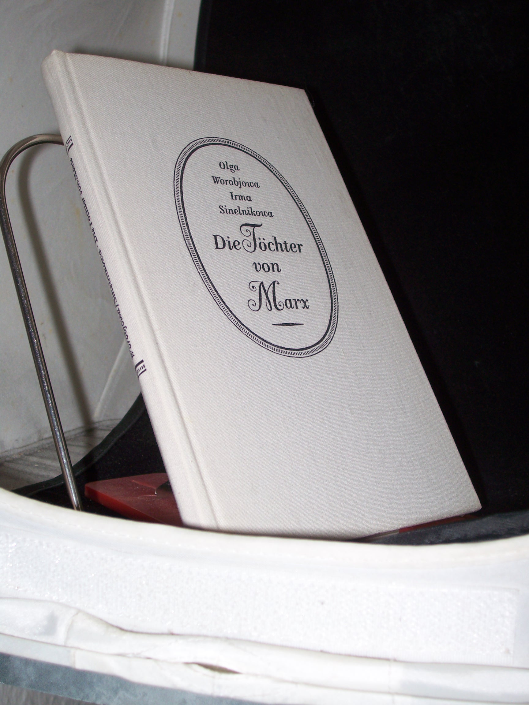 Artikelbild 1 des Artikels “Die Töchter von Marx / Olga Worobjowa ; Irma Sinelnikowa. [Aus d. Russ. übers. von Waldemar Dölle] “