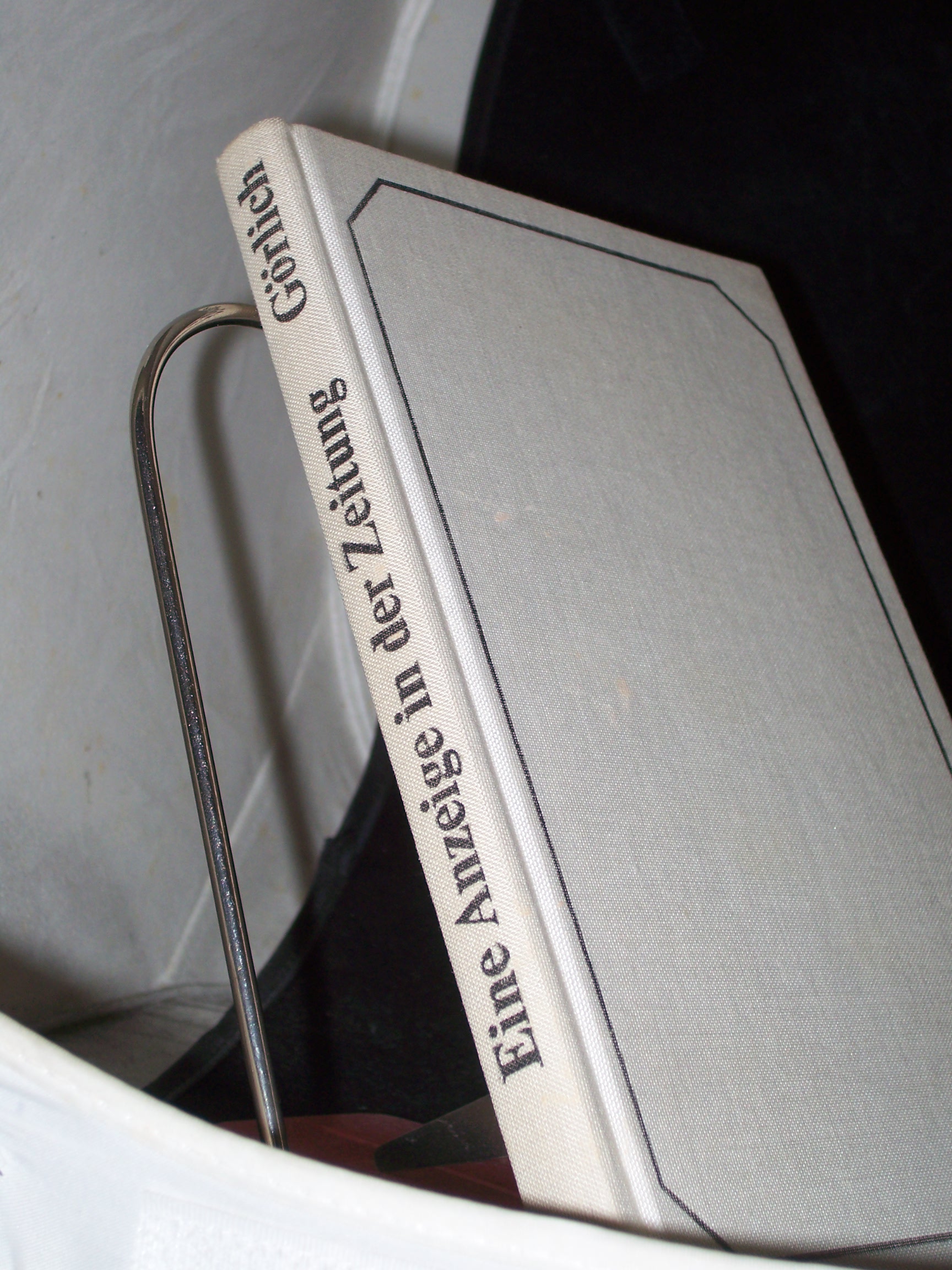 Artikelbild 1 des Artikels “Eine Anzeige in der Zeitung / Günter Görlich “