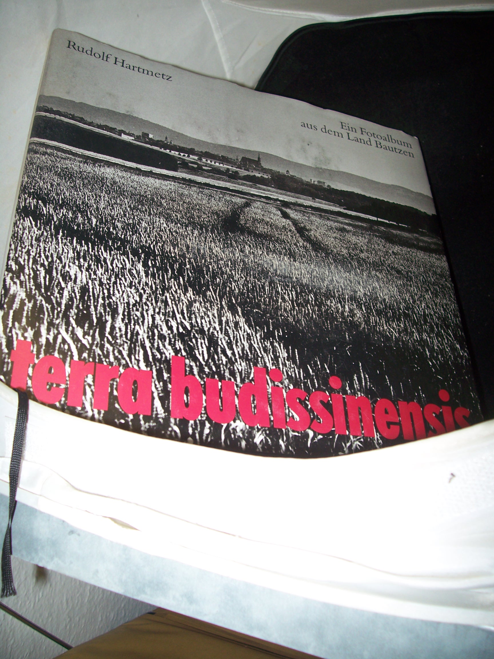 Artikelbild 1 des Artikels “Terra budissinensis : ein Fotoalbum aus dem Land Bautzen / Rudolf Hartmetz. Kommentar von Hans Mirtschin. Mit einem Essay von Kito Lorenc “