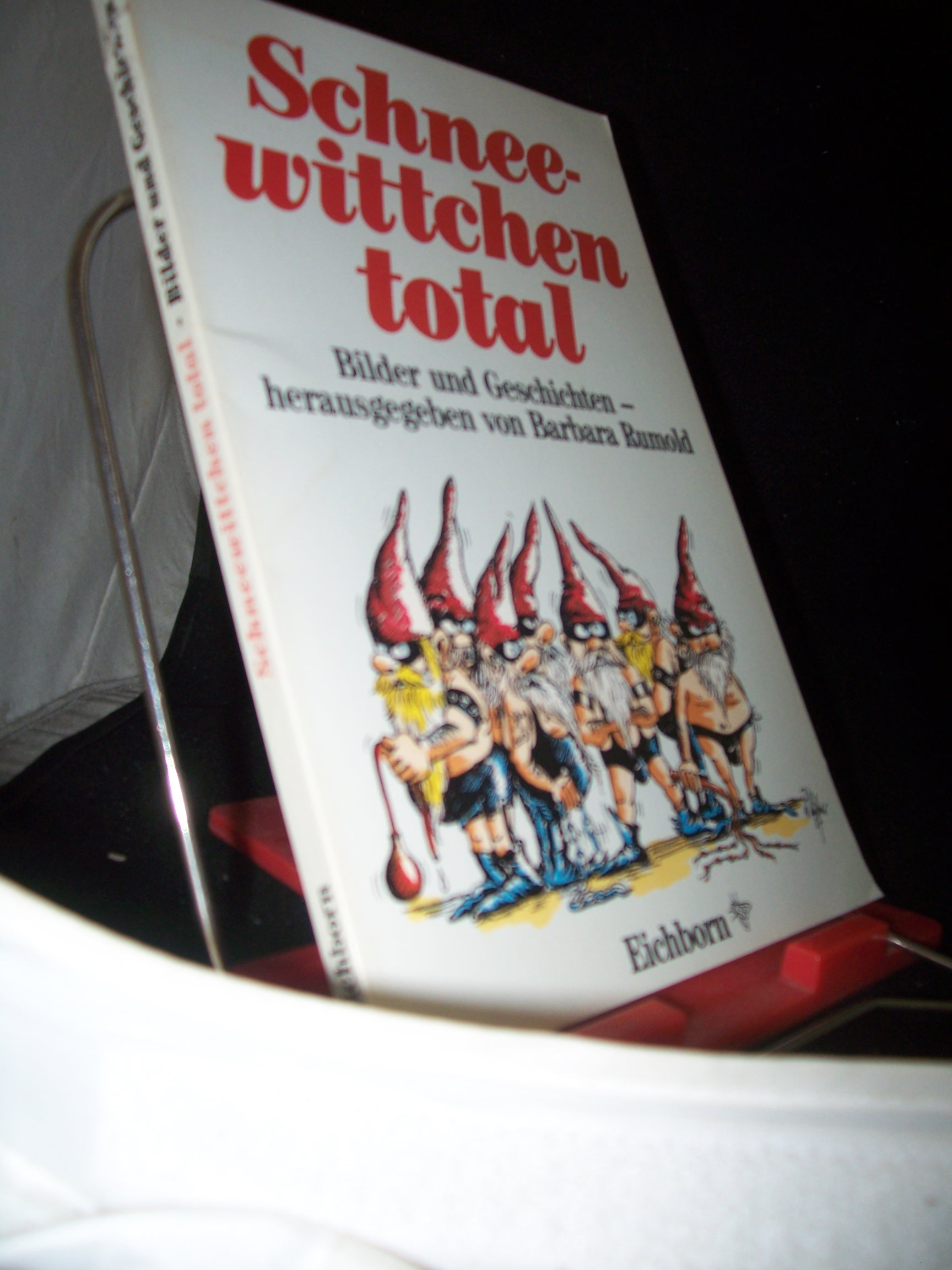 Artikelbild 1 des Artikels “Schneewittchen total : Bilder u. Geschichten / hrsg. von Barbara Rumold “