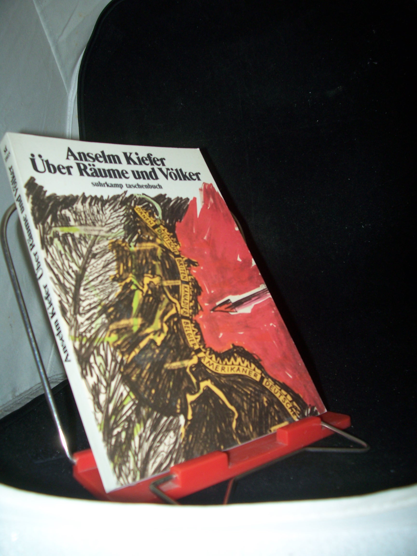 Artikelbild 1 des Artikels “Über Räume und Völker : ein Gespräch mit Anselm Kiefer / Nachw.
von Klaus Gallwitz “