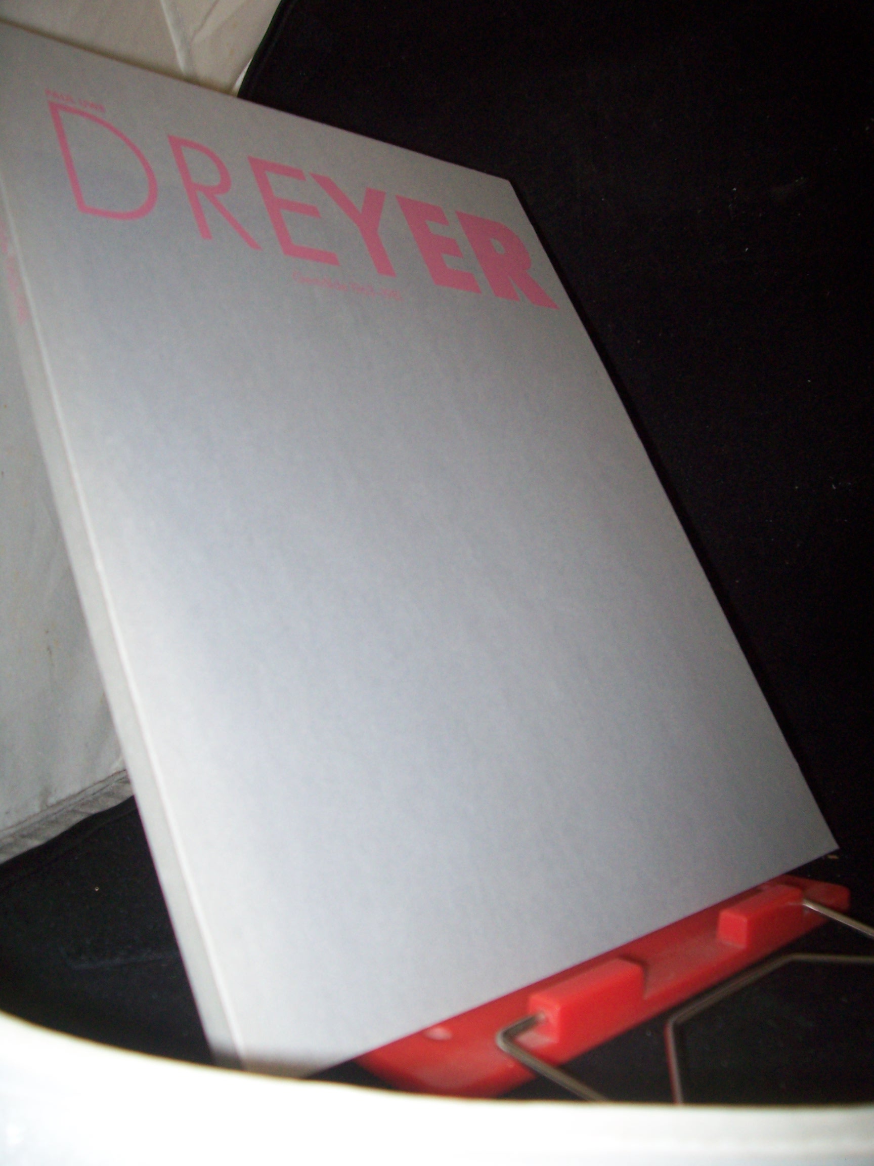 Artikelbild 1 des Artikels “Paul Uwe Dreyer : Gemälde 1963 - 1981 ; Kunstmuseum Hannover mit
Sammlung Sprengel, 20. September - 8. November 1981 ;
Wilhelm-Hack-Museum, Ludwigshafen, 27. Februar - 4. April 1982 / [Red.
d. Katalogs: Kunstmuseum Hannover mit Sammlung Spr “