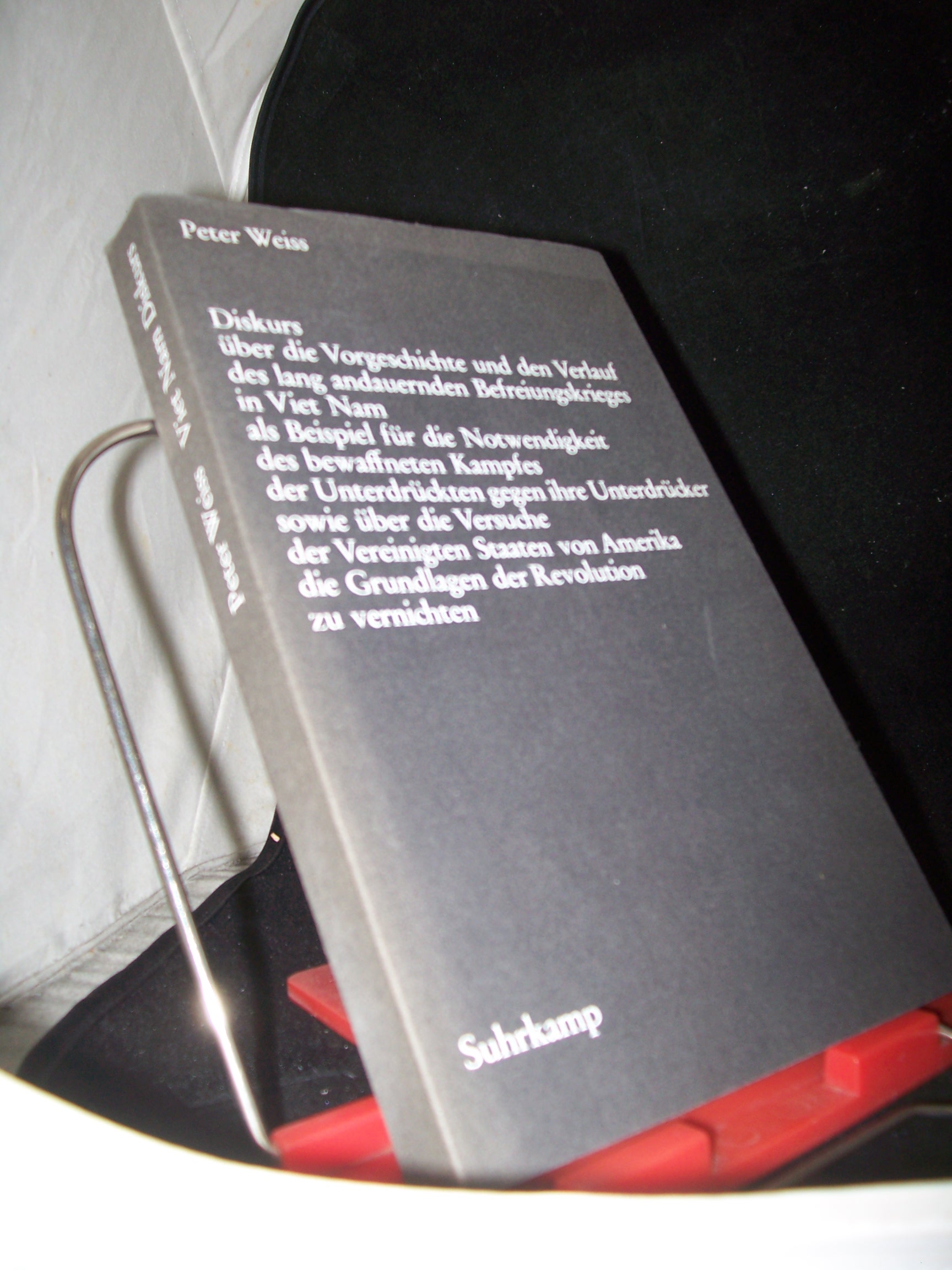Artikelbild 1 des Artikels “Diskurs über die Vorgeschichte und den Verlauf des lang andauernden
Befreiungskrieges in Viet Nam als Beispiel für die Notwendigkeit des
bewaffneten Kampfes der Unterdrückten gegen ihre Unterdrücker sowie
über die Versuche der Vereinigten S “