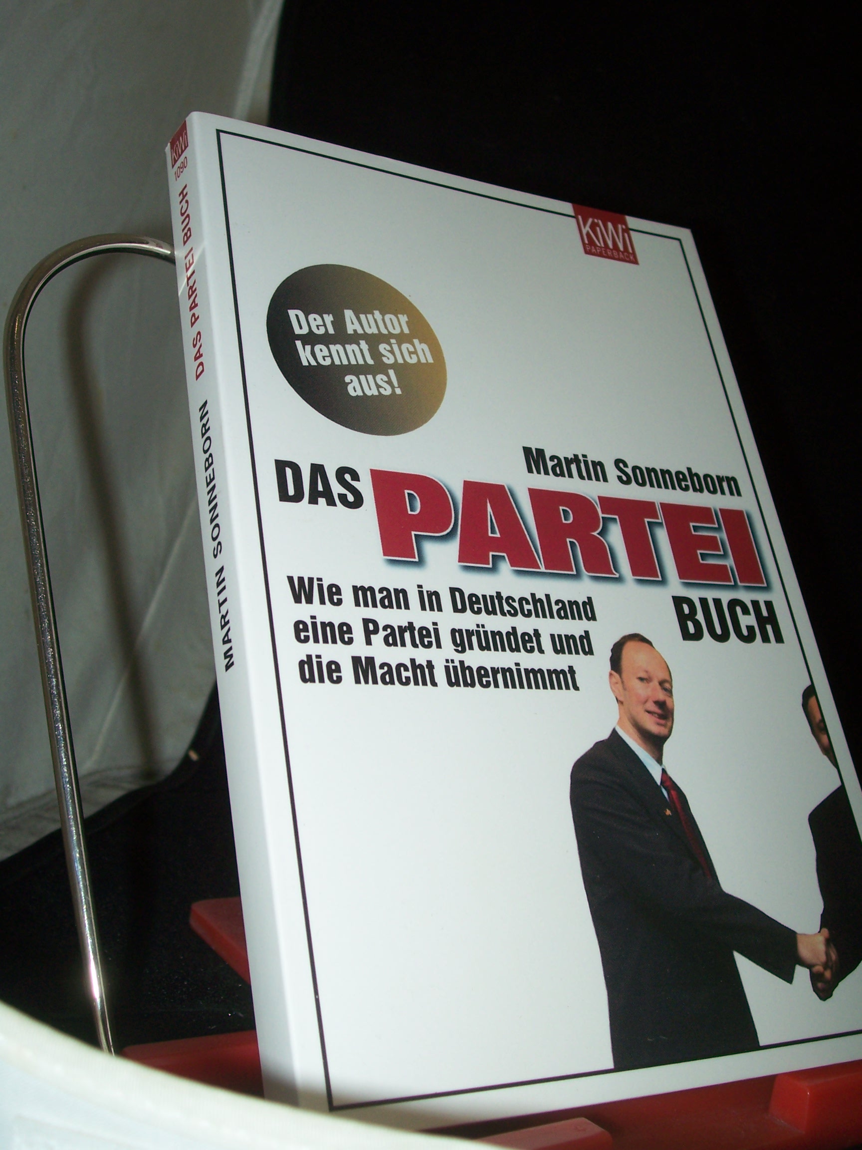 Artikelbild 1 des Artikels “Das Partei-Buch : wie man in Deutschland eine Partei gründet und die Macht übernimmt / Martin Sonneborn “