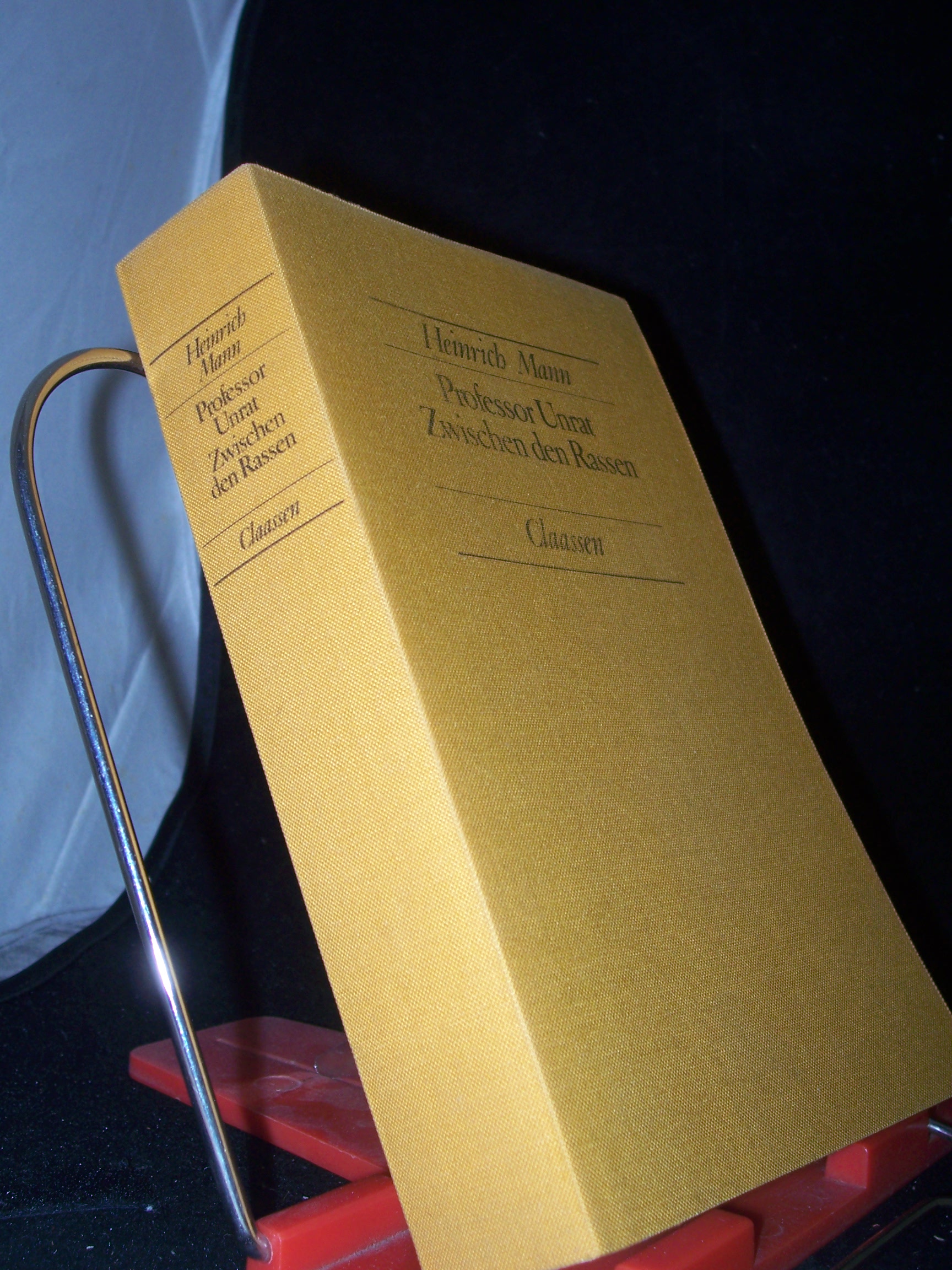 Artikelbild 1 des Artikels “Professor Unrat Zwischen den Rassen. 2 Romane. Heinrich Mann. “