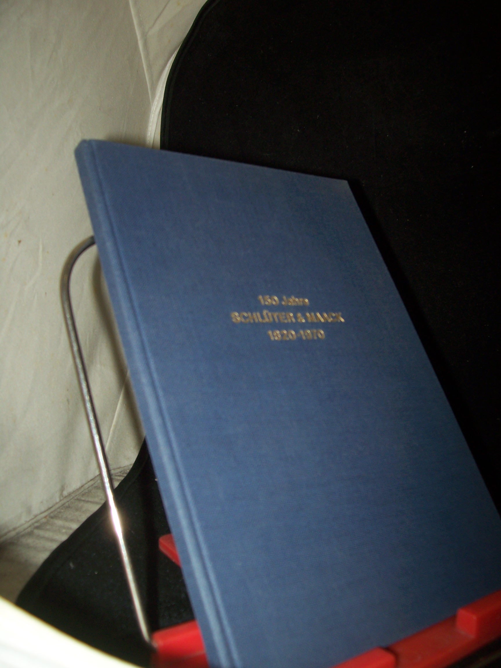 Artikelbild 1 des Artikels “150 [Hundertfünfzig] Jahre Schlüter und Maack : 1820 - 1970; [d. Geschichte d. Handelshauses / nacherz. von Jürgen W. Scheutzow. Porträtfotos: Waltraut Frisch] “