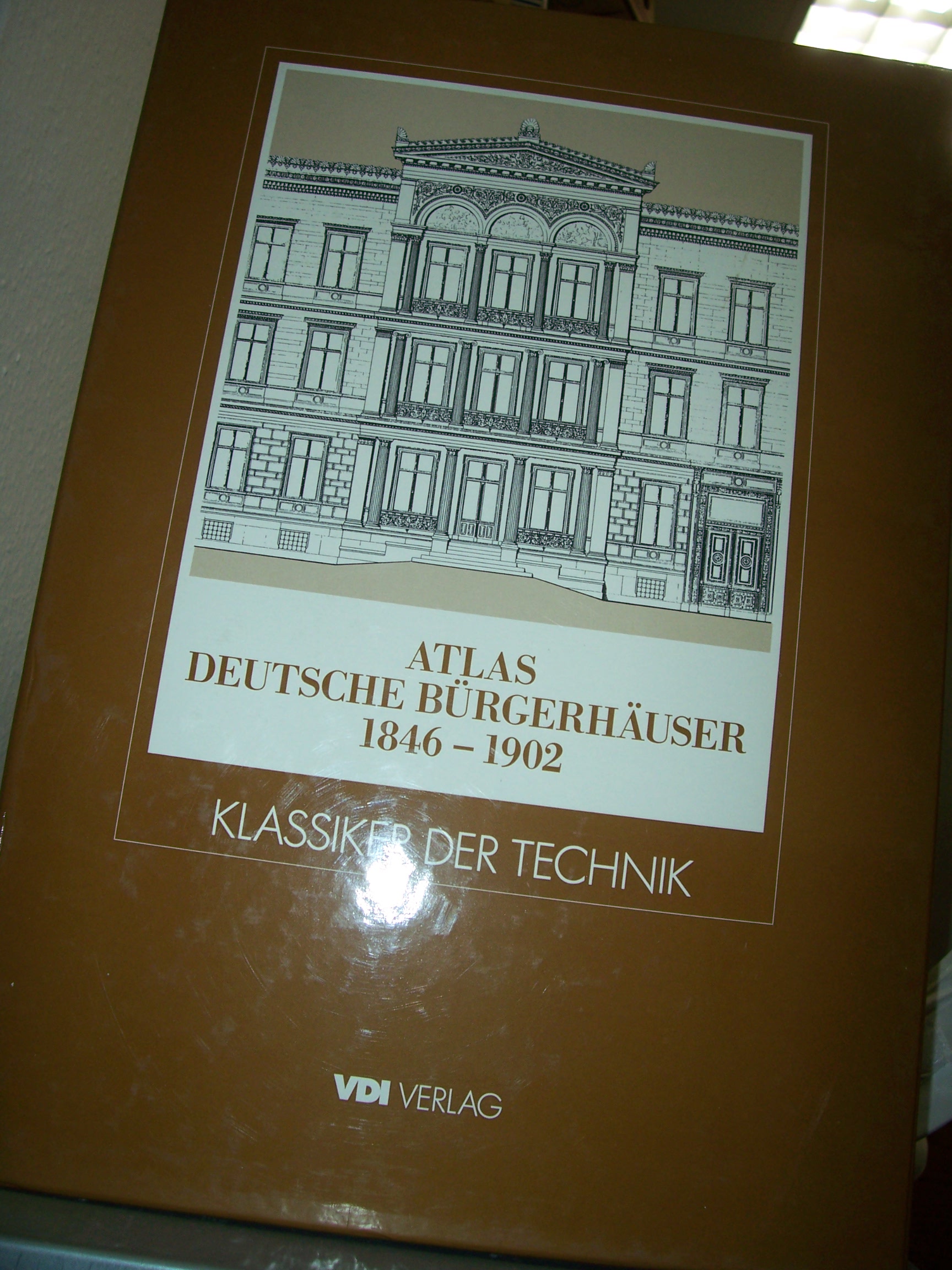 Artikelbild 1 des Artikels “Atlas deutsche Bürgerhäuser : 1846 - 1902 / Bearb. für d. Hrsg. Essay von Manfred Berger “