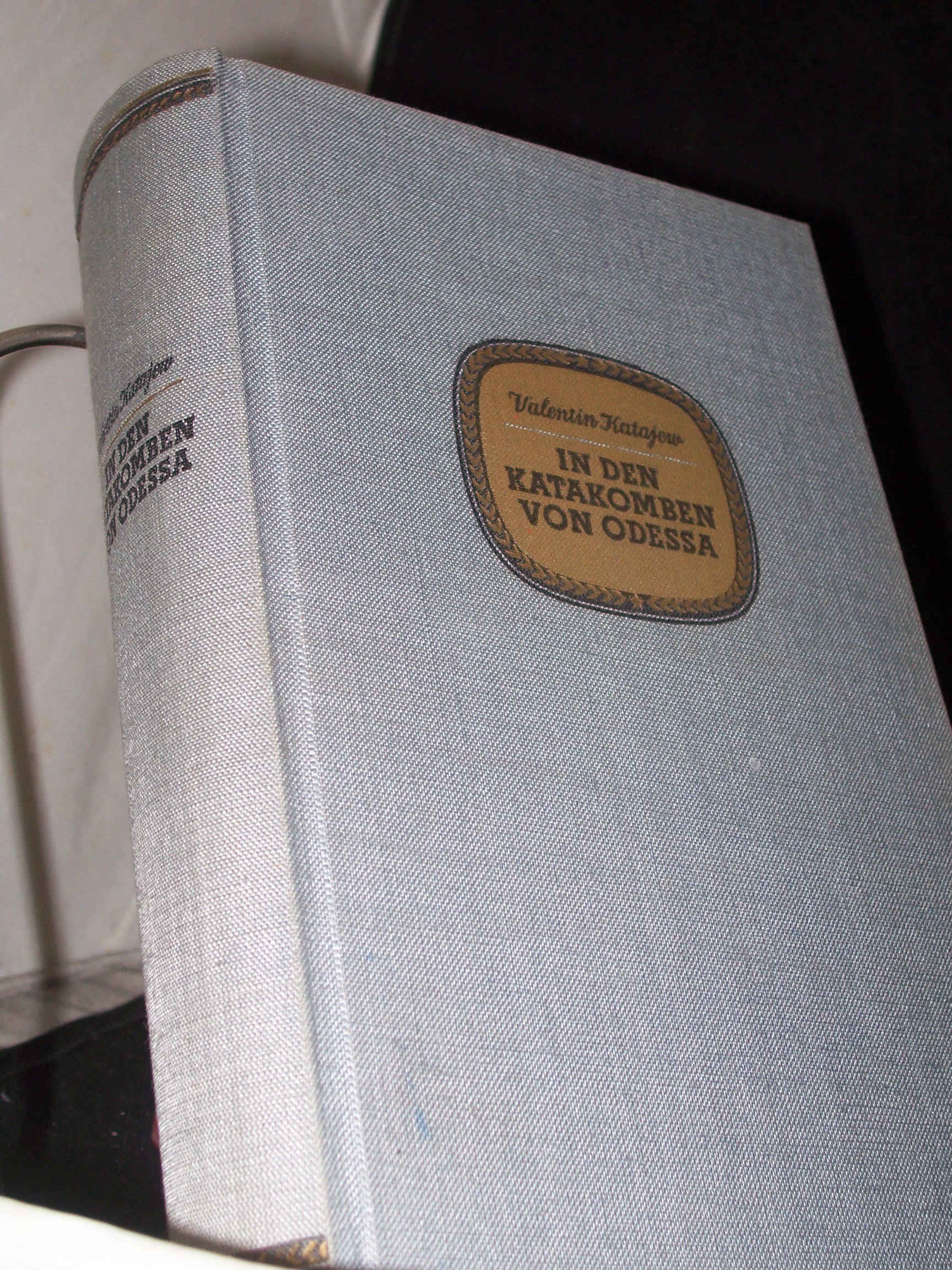 Artikelbild 1 des Artikels “In den Katakomben von Odessa : Roman / Valentin Katajew. Dt. von Veronica Ensslen “