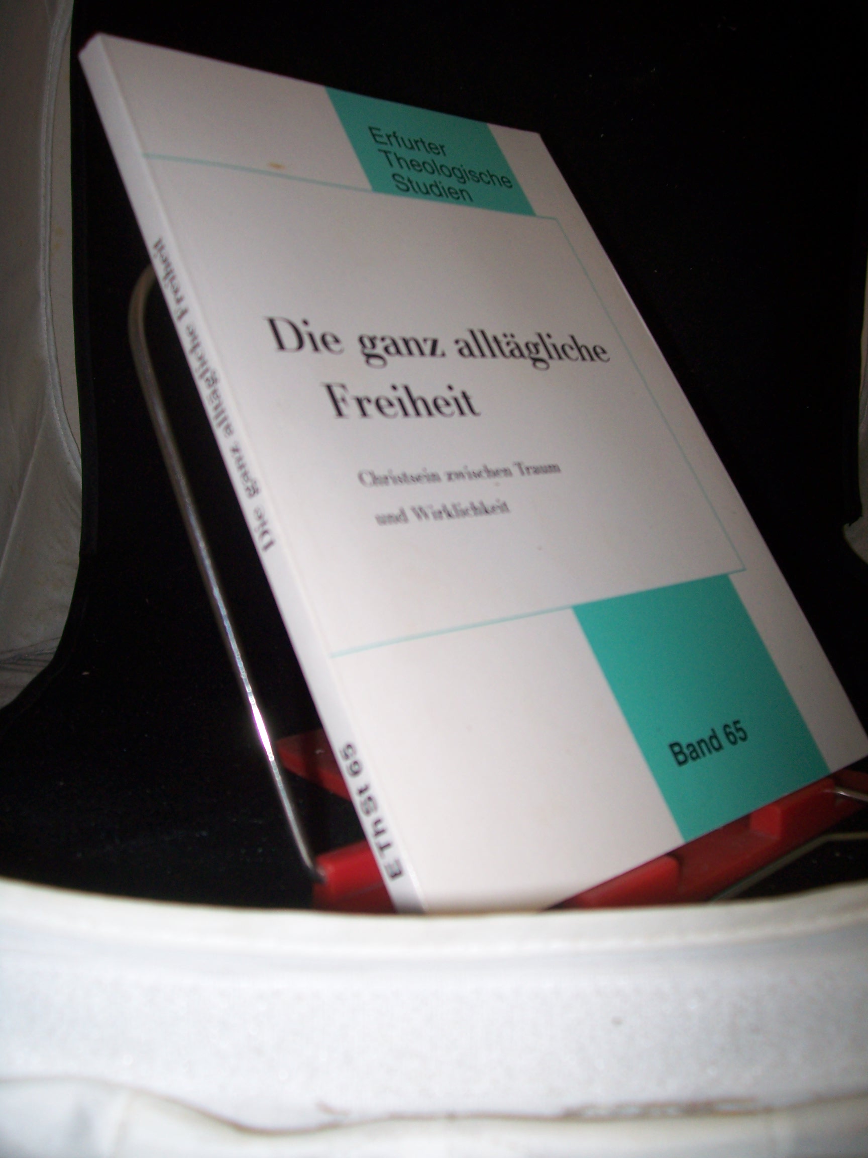Artikelbild 1 des Artikels “Die ganz alltägliche Freiheit : Christsein zwischen Traum und
Wirklichkeit / hrsg. von Claus-Peter März “