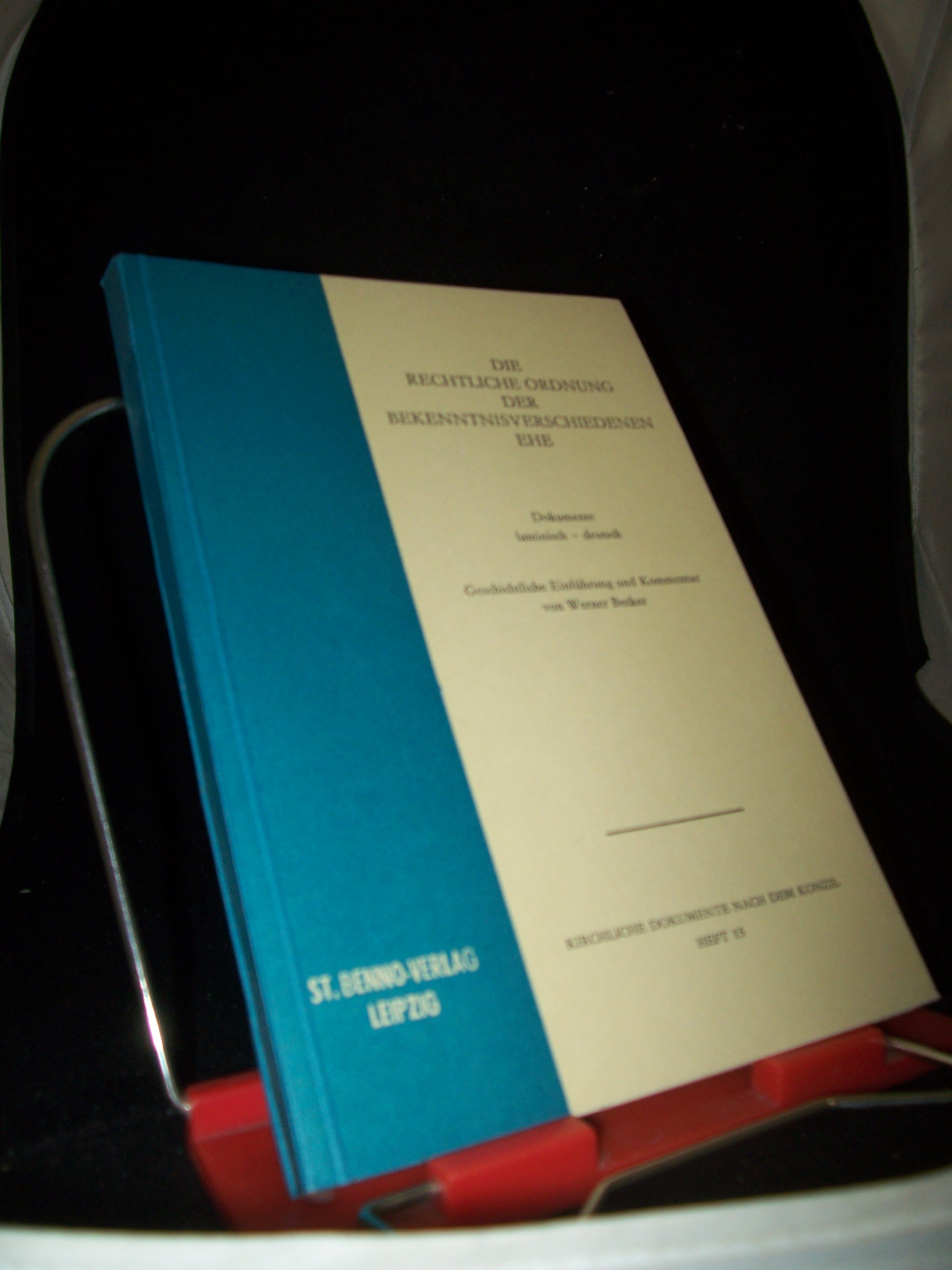 Artikelbild 1 des Artikels “Die rechtliche Ordnung der bekenntnisverschiedenen Ehe : Dokumente
lat.-dt. / geschichtl. Einf. u. Kommentar von Werner Becker “