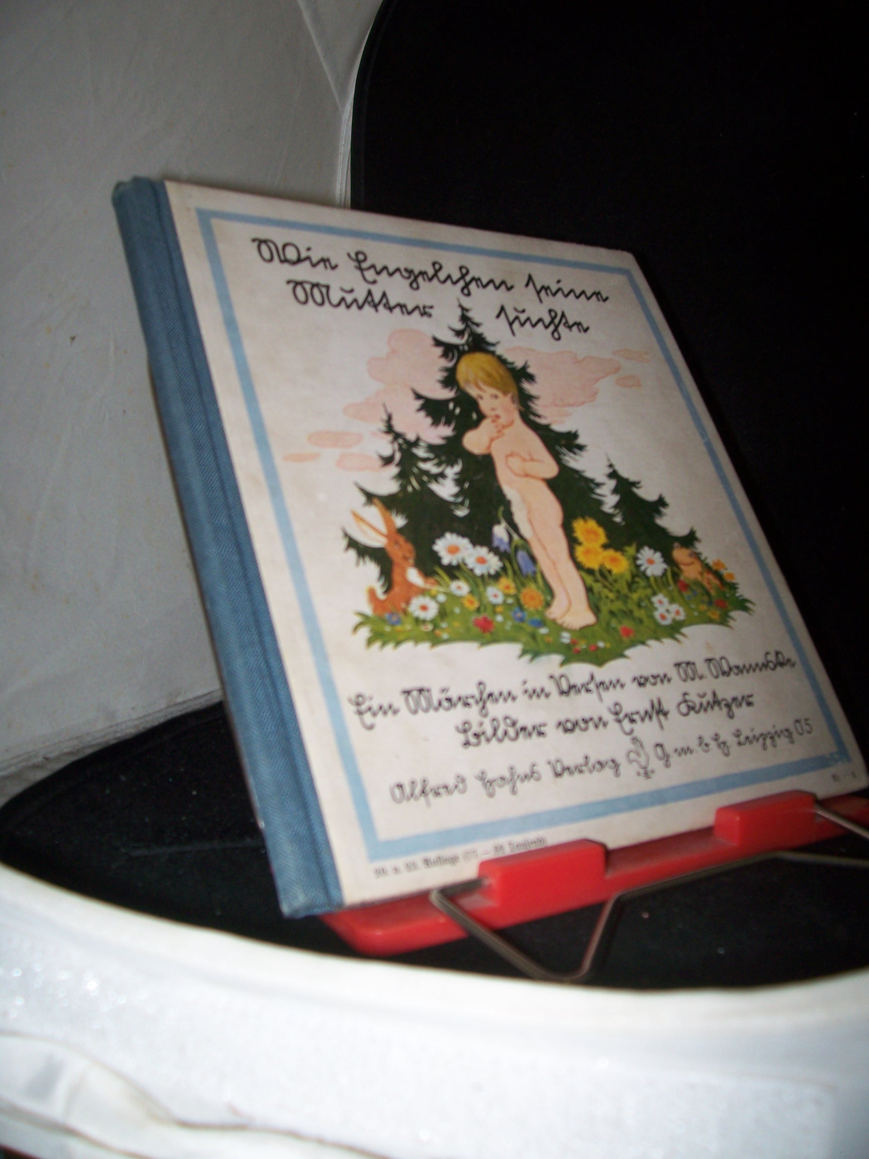 Artikelbild 1 des Artikels “Wie Engelchen seine Mutter suchte : Ein Märchen in Versen / Magdalene Wannske. Bild. von Ernst Kutzer “