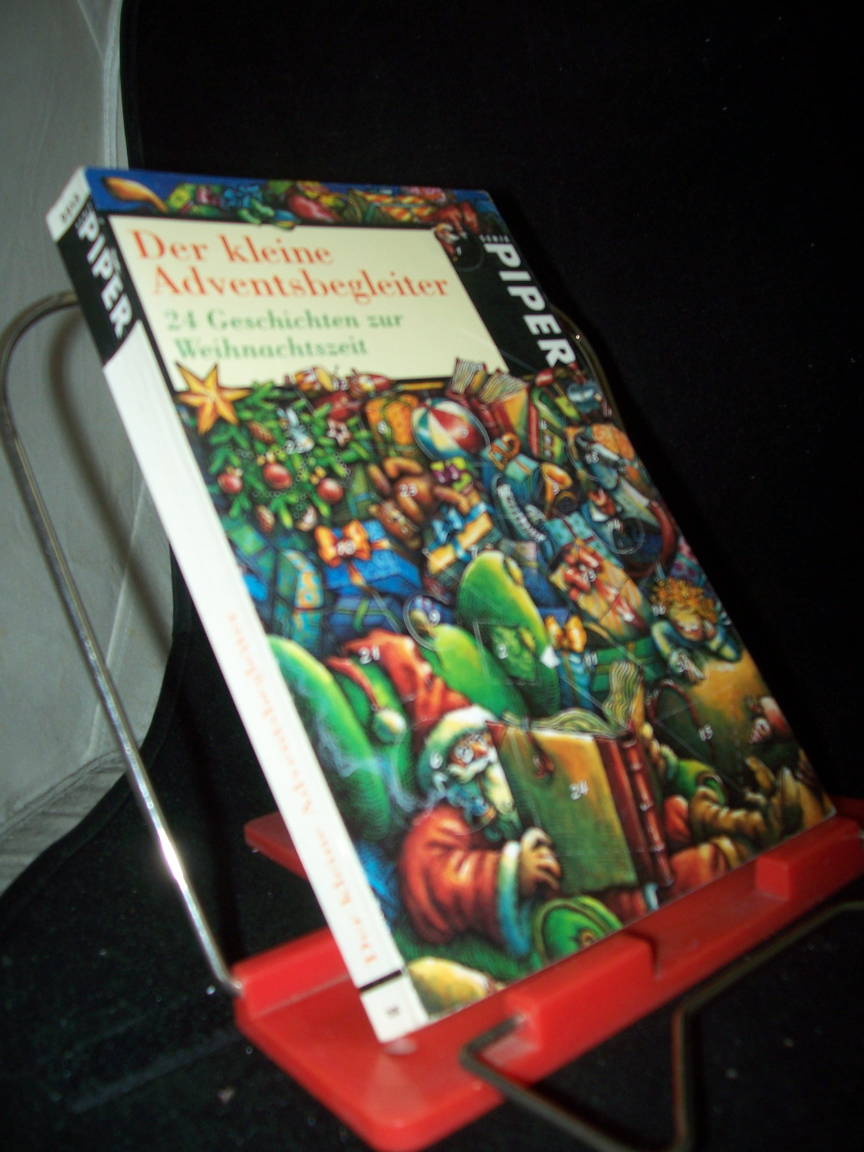 Artikelbild 1 des Artikels “Der kleine Adventsbegleiter : 24 Geschichten zur Weihnachtszeit ; [ein literarischer Adventskalender] / hrsg. von Anne Rademacher. Mit Ill. von Almud Kunert “