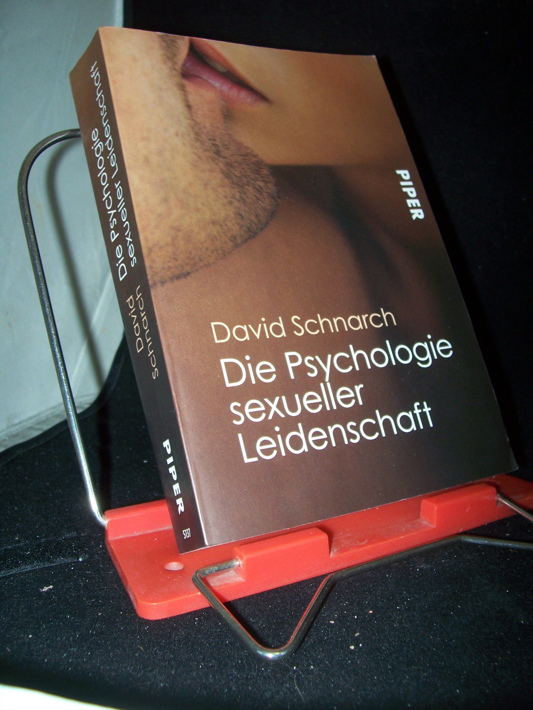 Artikelbild 1 des Artikels “Die Psychologie sexueller Leidenschaft / David Schnarch. Aus dem Amerikan. von Christoph Trunk und Maja Ueberle-Pfaff. Vorw. von Jürg Willi “