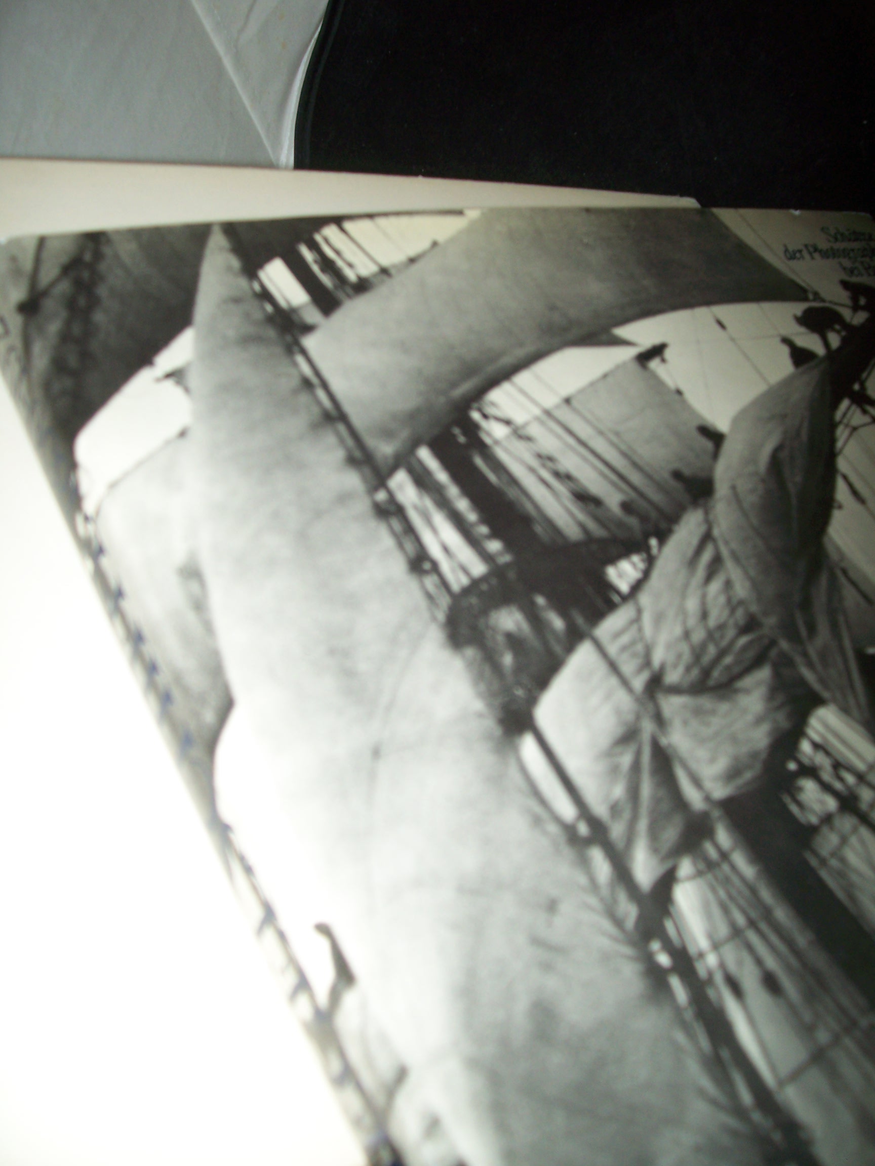 Artikelbild 1 des Artikels “Segelschiffe : Photographien aus ihrer grossen Zeit 1850 - 1920 / Text von Yves LeScal. [Aus d. Franz übertr. von Jürgen Hassel] “