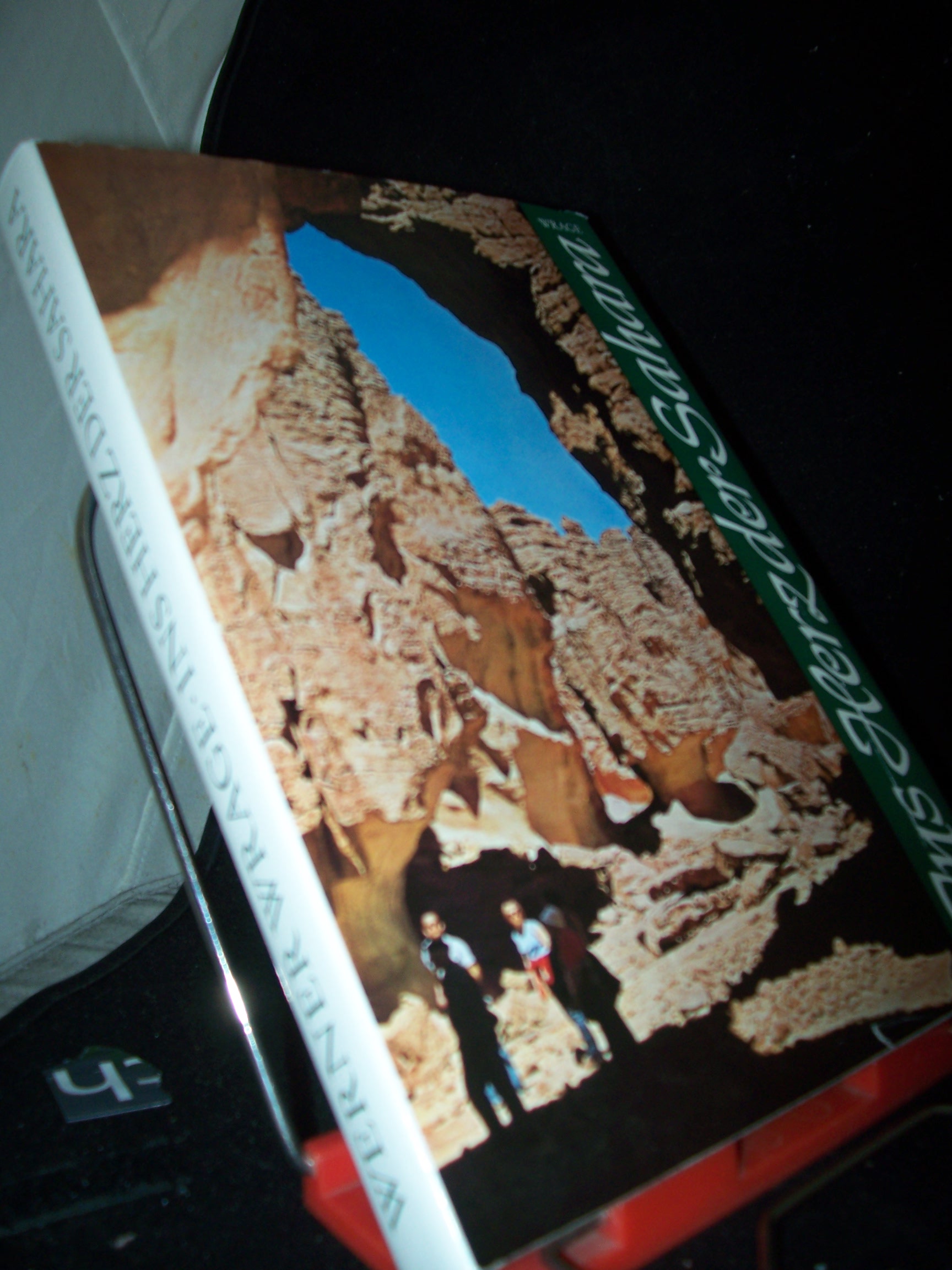 Artikelbild 1 des Artikels “Ins Herz der Sahara : Reisen u. Beobachtungen in d. Wüstenzonen
Algeriens / von Werner Wrage. [Farbaufnahmen u. Zeichn. vom Verf. u.
seiner Mitarb. Elsa Grube] “