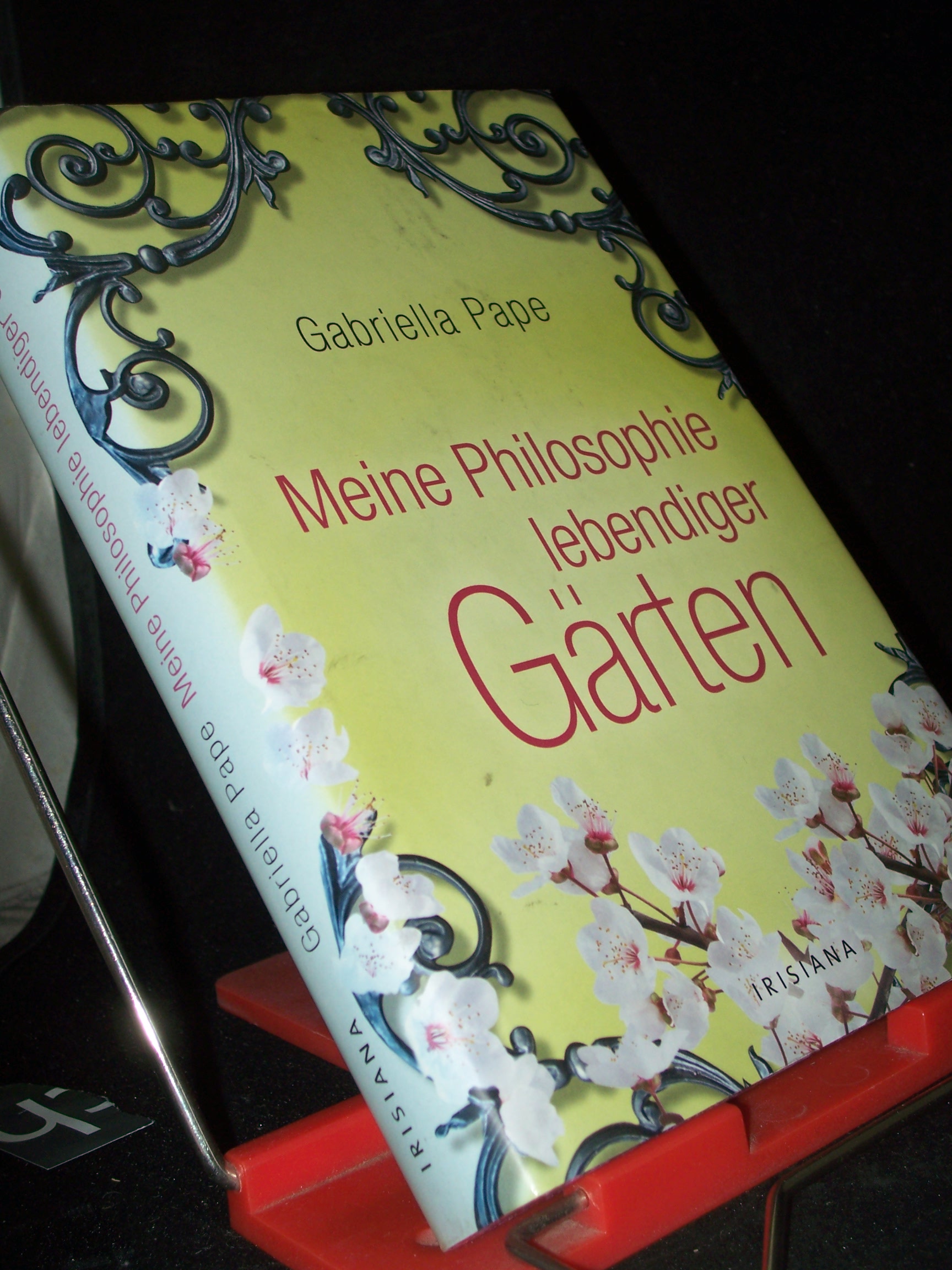 Artikelbild 1 des Artikels “Meine Philosophie lebendiger Gärten / Gabriella Pape. Unter Mitarb.
von Harro Schweizer “