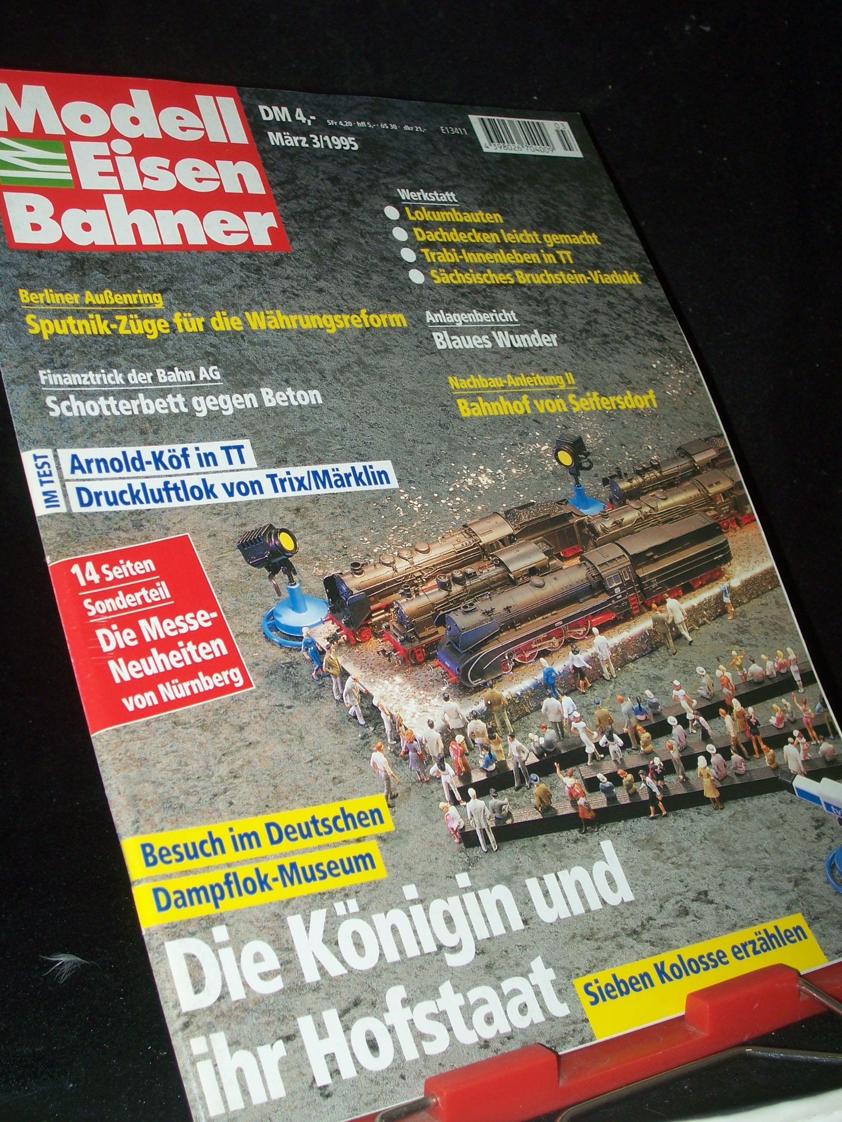 Artikelbild 1 des Artikels “3/1995 Die Königin und ihr Hofstaat “