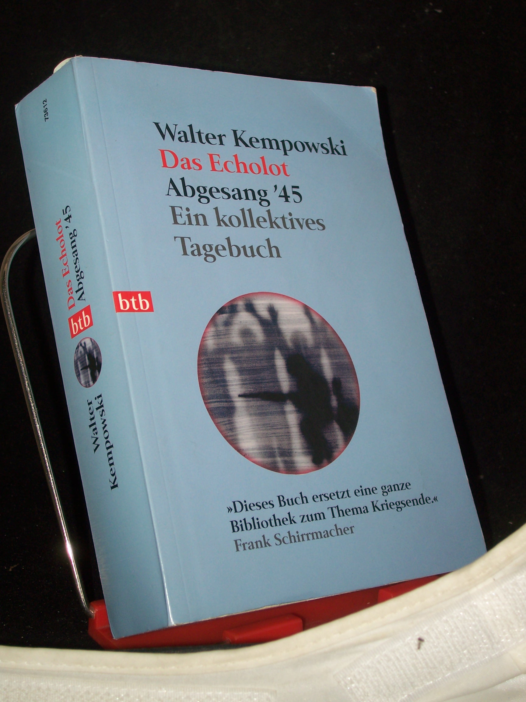 Artikelbild 1 des Artikels “Abgesang '45 / Walter Kempowski “