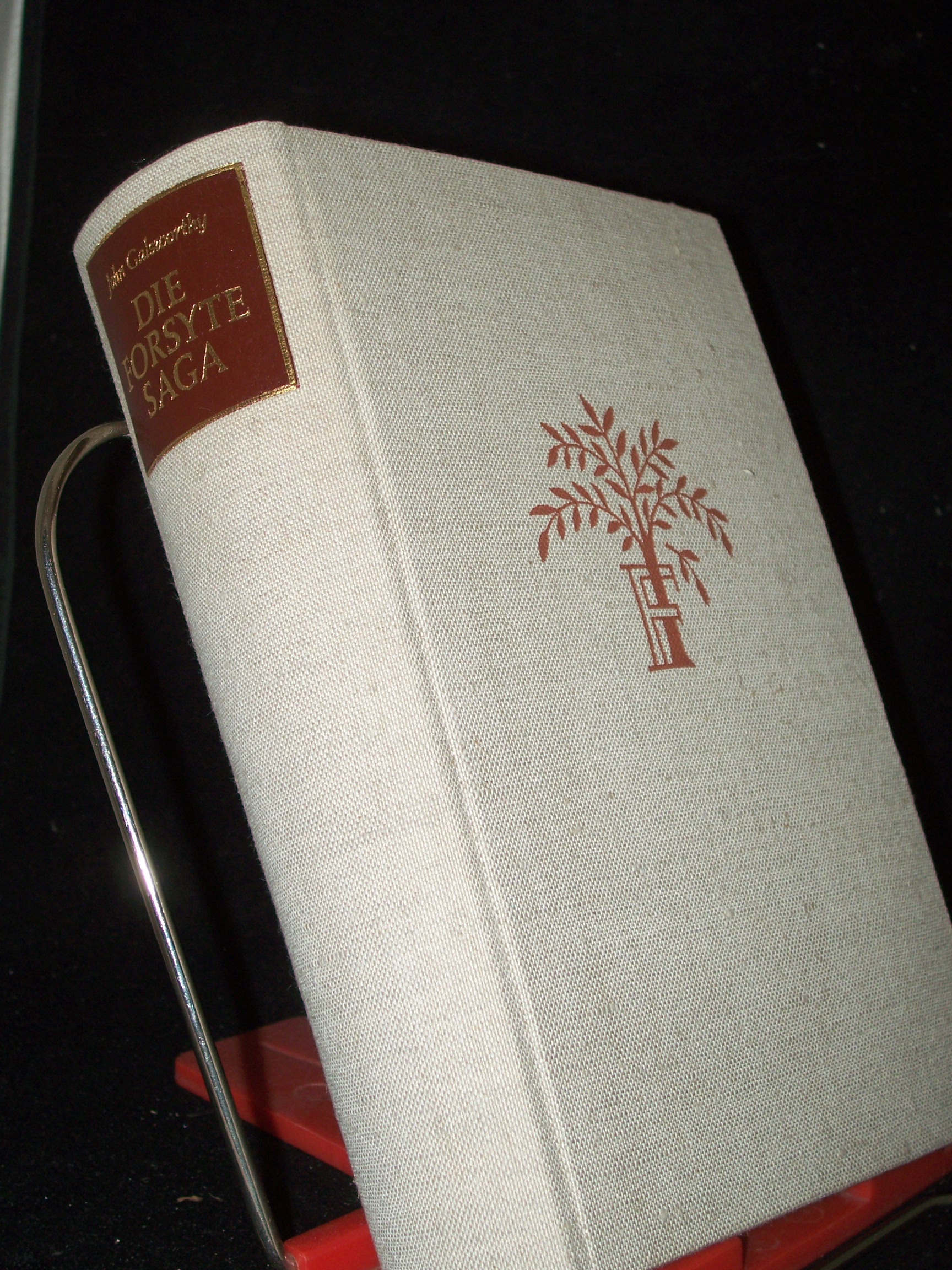 Artikelbild 1 des Artikels “Die Forsyte Saga : Roman / John Glasworthy. Autor. Übers. aus d. Engl. v. Luise Wolf ; Leon Schalit. [Mit e. Nachw. v. Anselm Schlösser] “