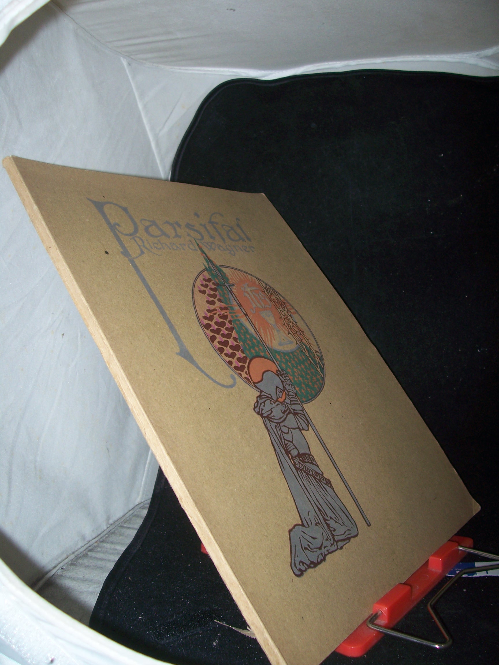 Artikelbild 1 des Artikels “Richard Wagner : Parsifal / Ill. [farb. Taf.] von Willy Pogány. Verse
von Richard Specht “