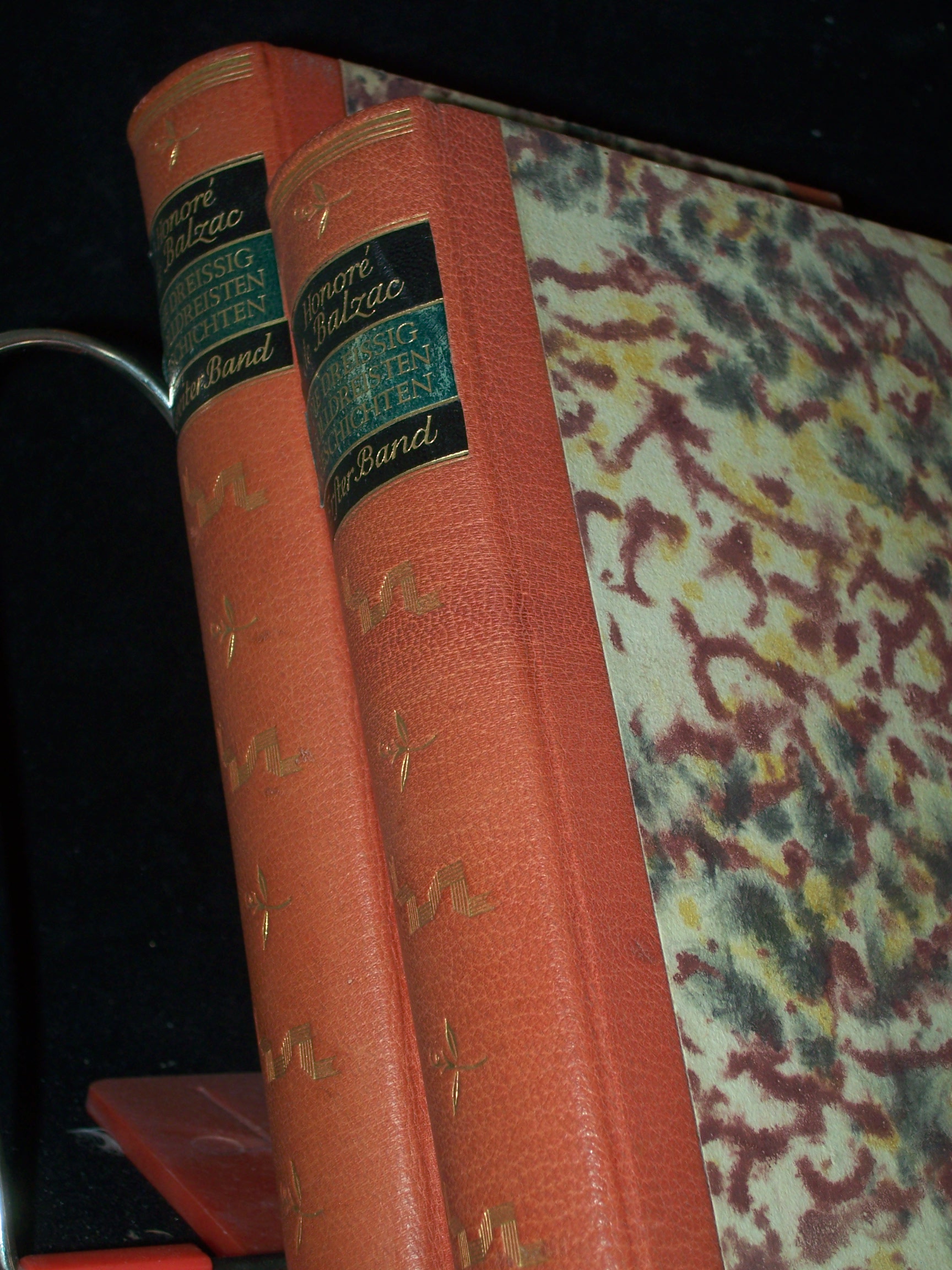 Artikelbild 1 des Artikels “Die dreissig tolldreisten Geschichten : [2 Bände] / Honoré de
Balzac. Mit 425 [eingedr.] Holzschn. nach Zeichn. von Gustave Doré.
[Übertr. von Benno Rüttenauer] “