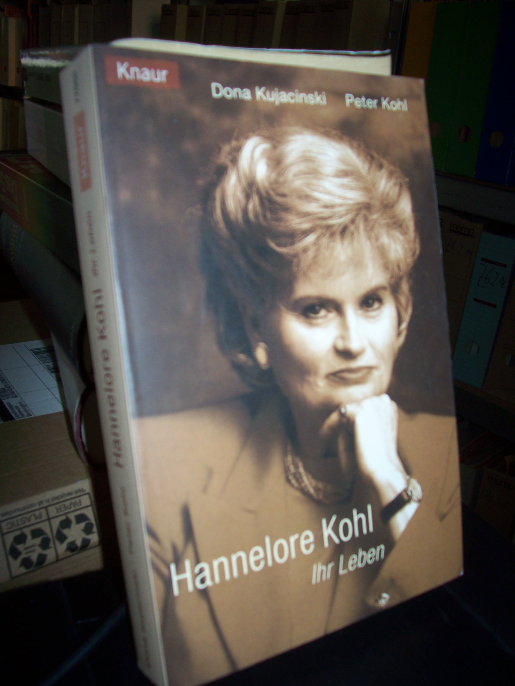 Artikelbild 1 des Artikels “Hannelore Kohl : ihr Leben / Dona Kujacinski ; Peter Kohl “