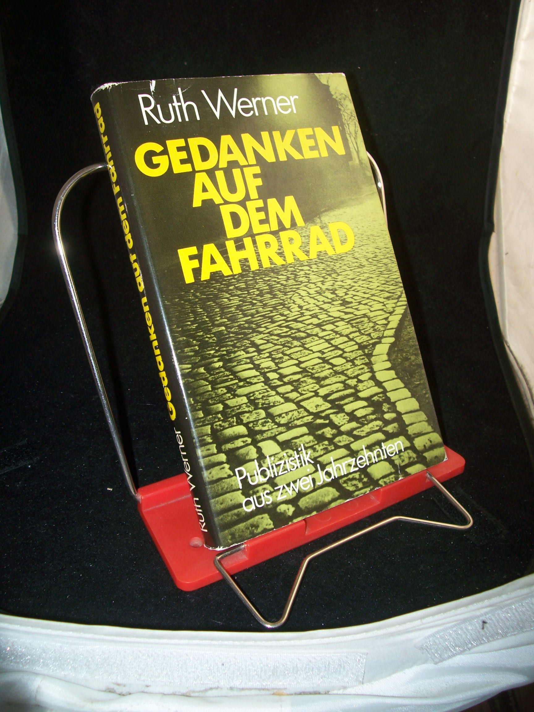 Artikelbild 1 des Artikels “Gedanken auf dem Fahrrad : Publizistik aus 2 Jahrzehnten / Ruth Werner “