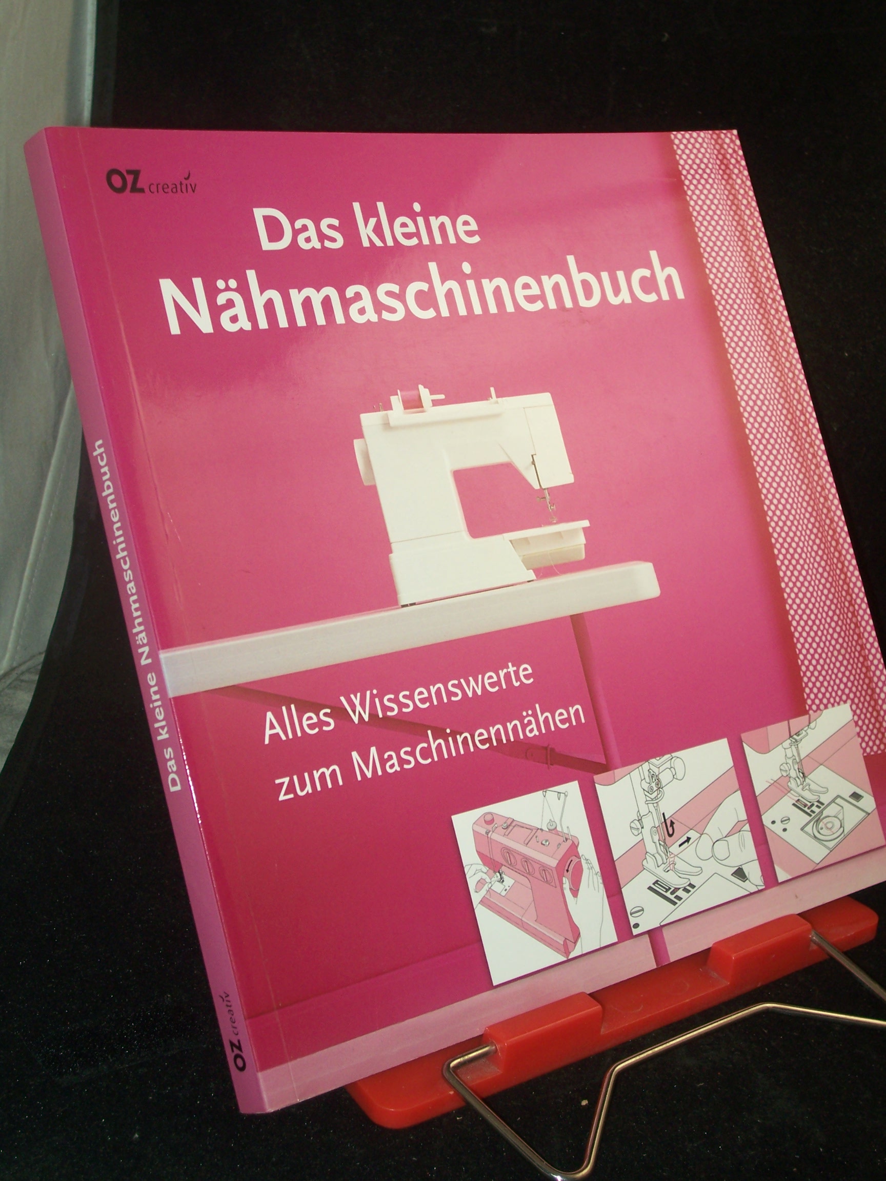 Artikelbild 1 des Artikels “Das kleine Nähmaschinenbuch : alles Wissenswerte zum Maschinennähen
/ Marie Clayton. [Übers.: Yvonne Rathmann] “