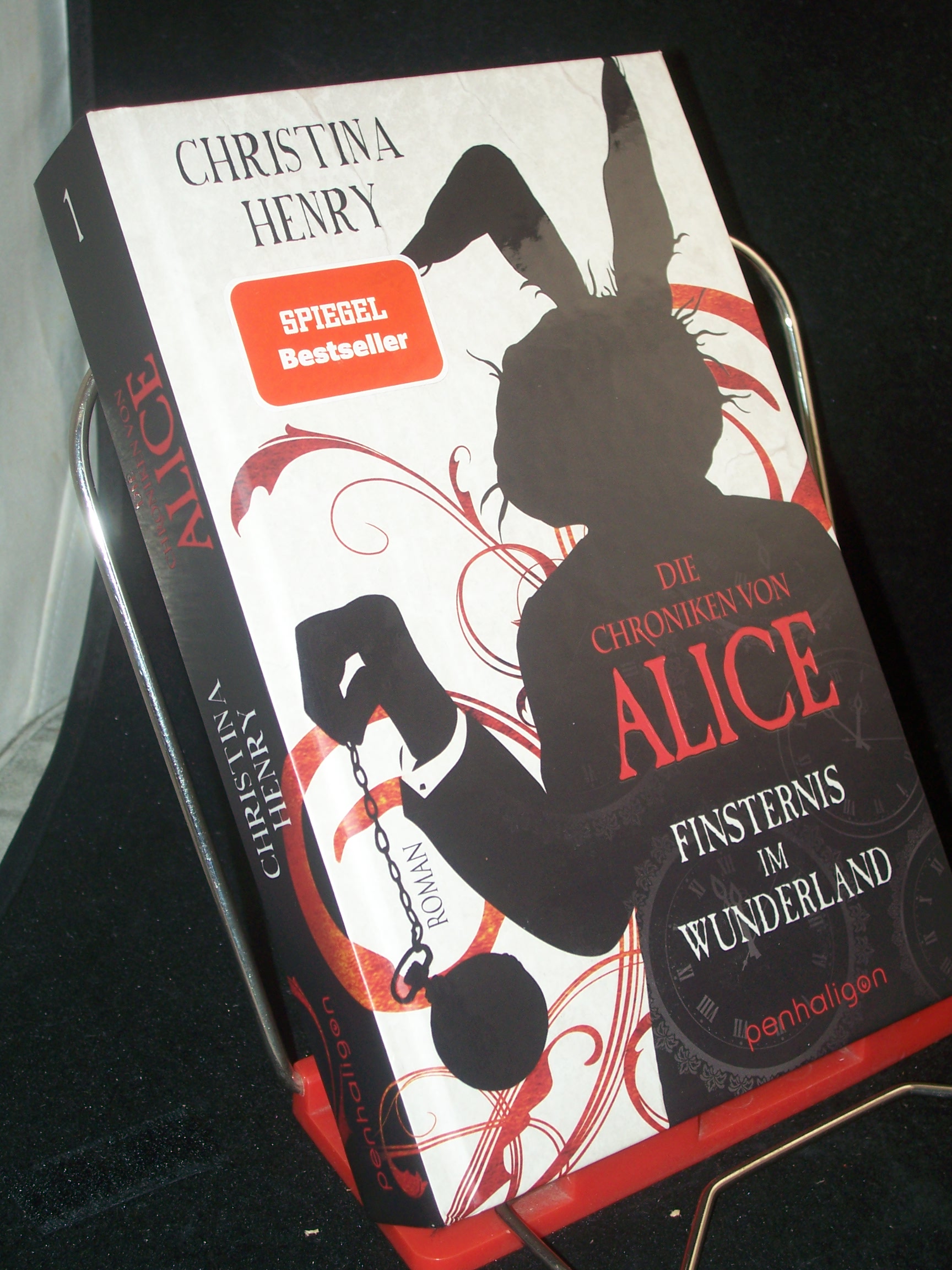 Artikelbild 1 des Artikels “Finsternis im Wunderland : Roman / Christina Henry ; Deutsch von Sigrun Zühlke “