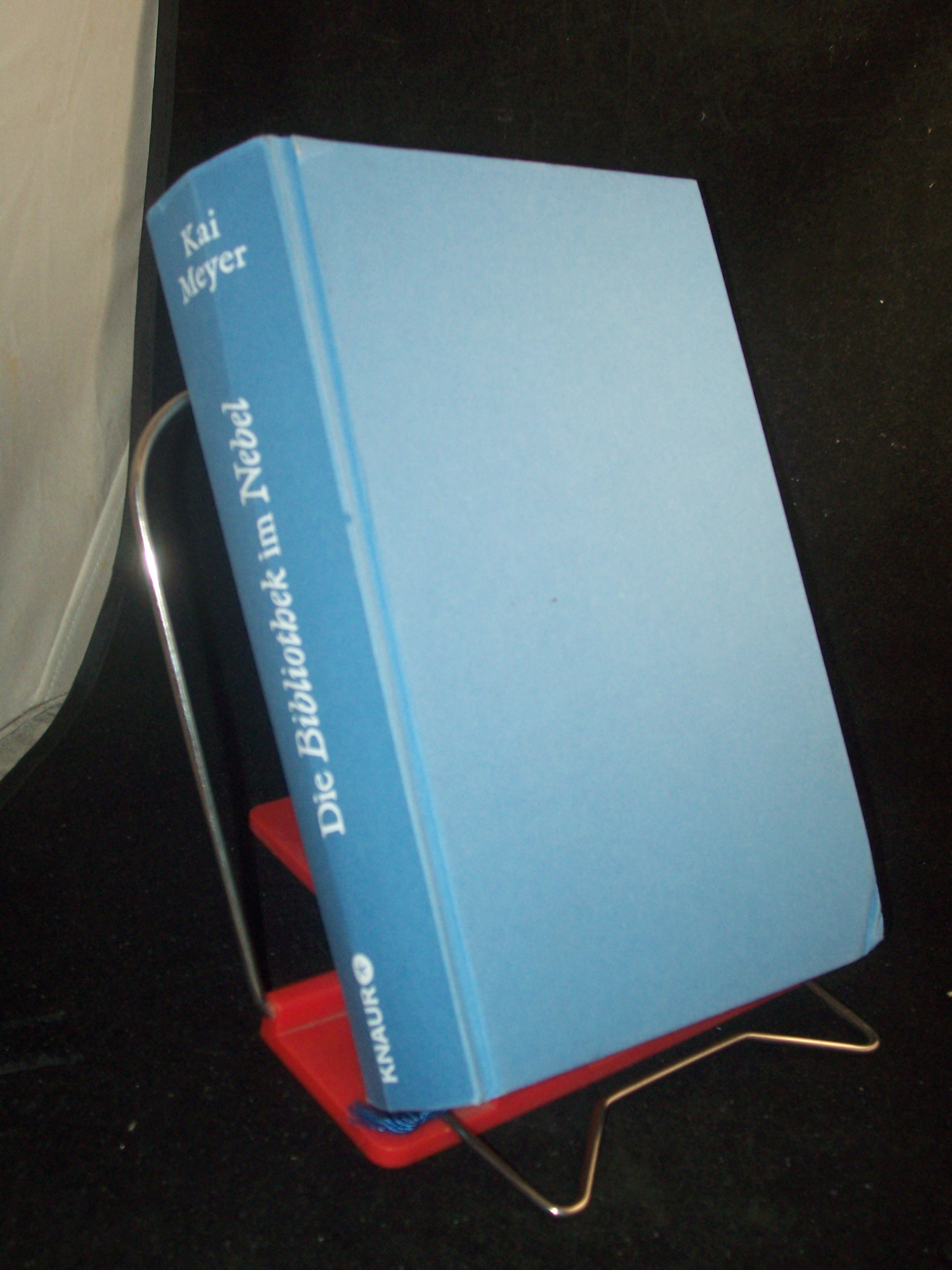 Artikelbild 1 des Artikels “Die Bibliothek im Nebel : Roman / Kai Meyer “