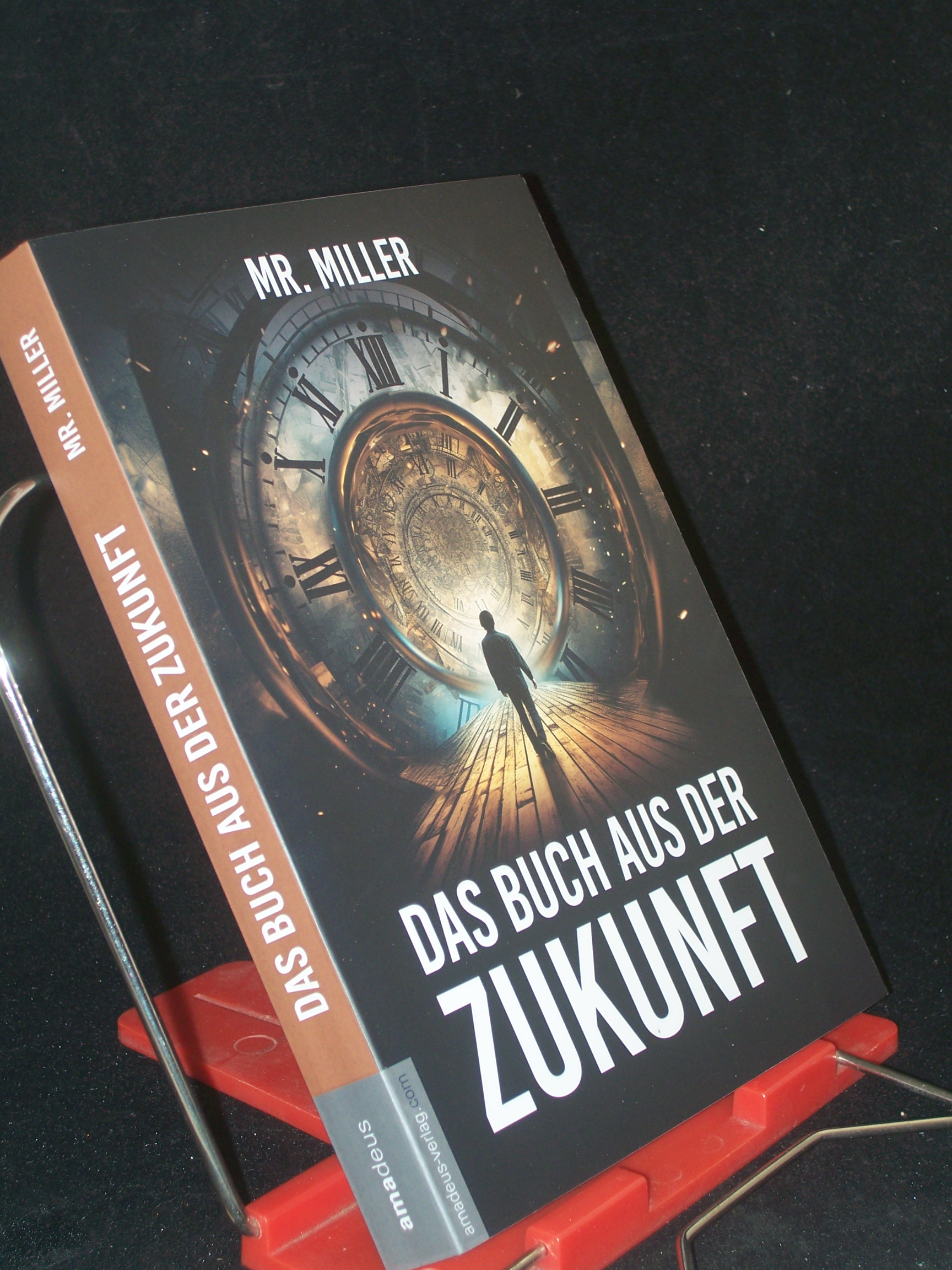 Artikelbild 1 des Artikels “Das Buch aus der Zukunft: Zeitreisende leben unter uns? und sie wissen, was auf uns zukommt! “