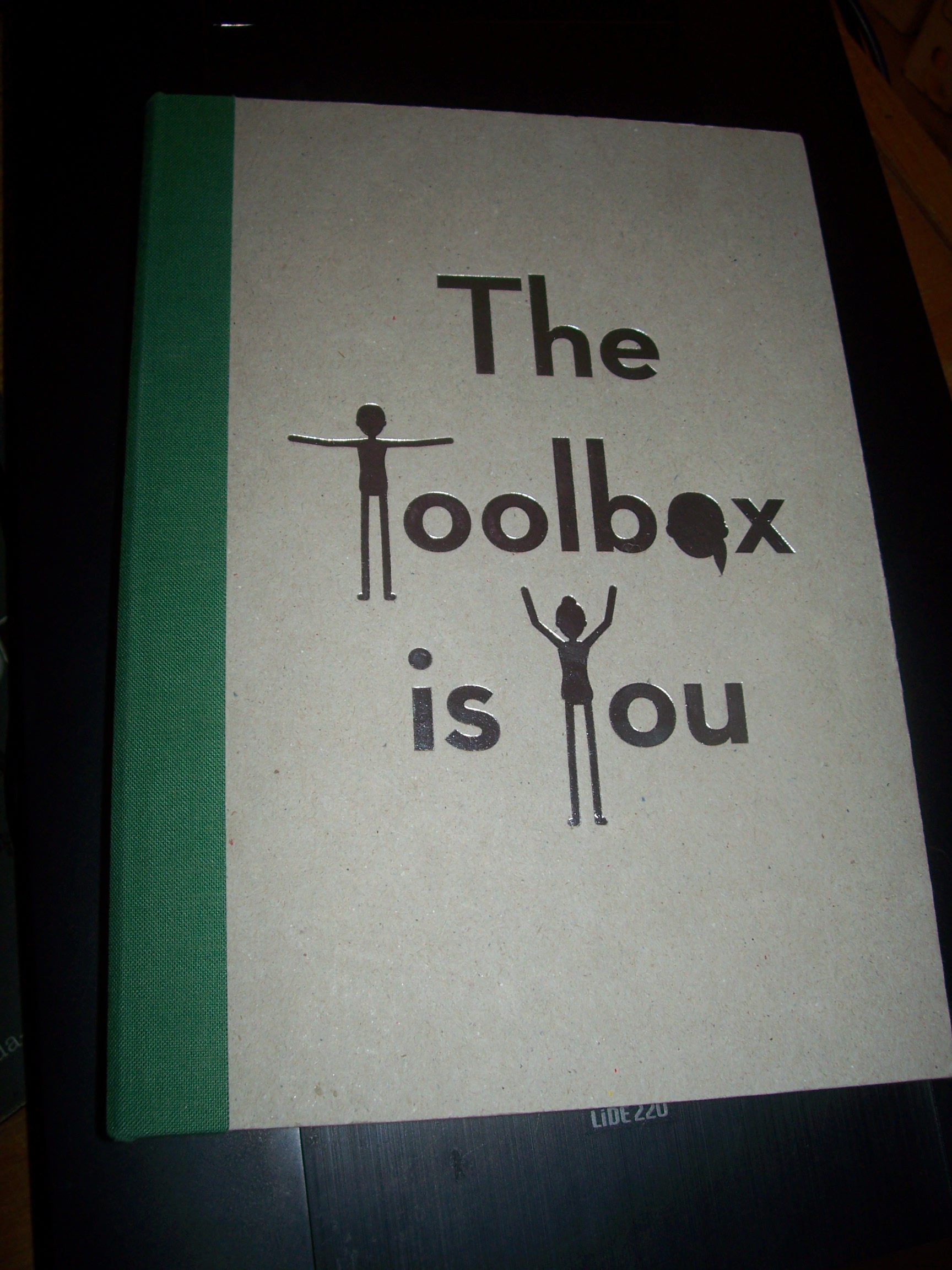 Artikelbild 1 des Artikels “The toolbox is you / Text Maria Kluge, Heidemarie Dobner, Veronika Leutzendorff ; Artdirektion & Grafikdesign Katrina Wiedner ; Illustration & Animation Chris Philipps “