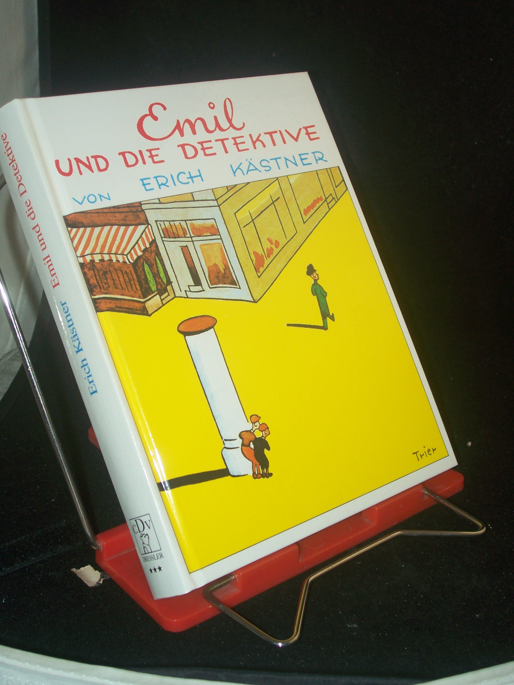 Artikelbild 1 des Artikels “Emil und die Detektive : ein Roman für Kinder / von Erich Kästner.
[Ill. von Walter Trier] “